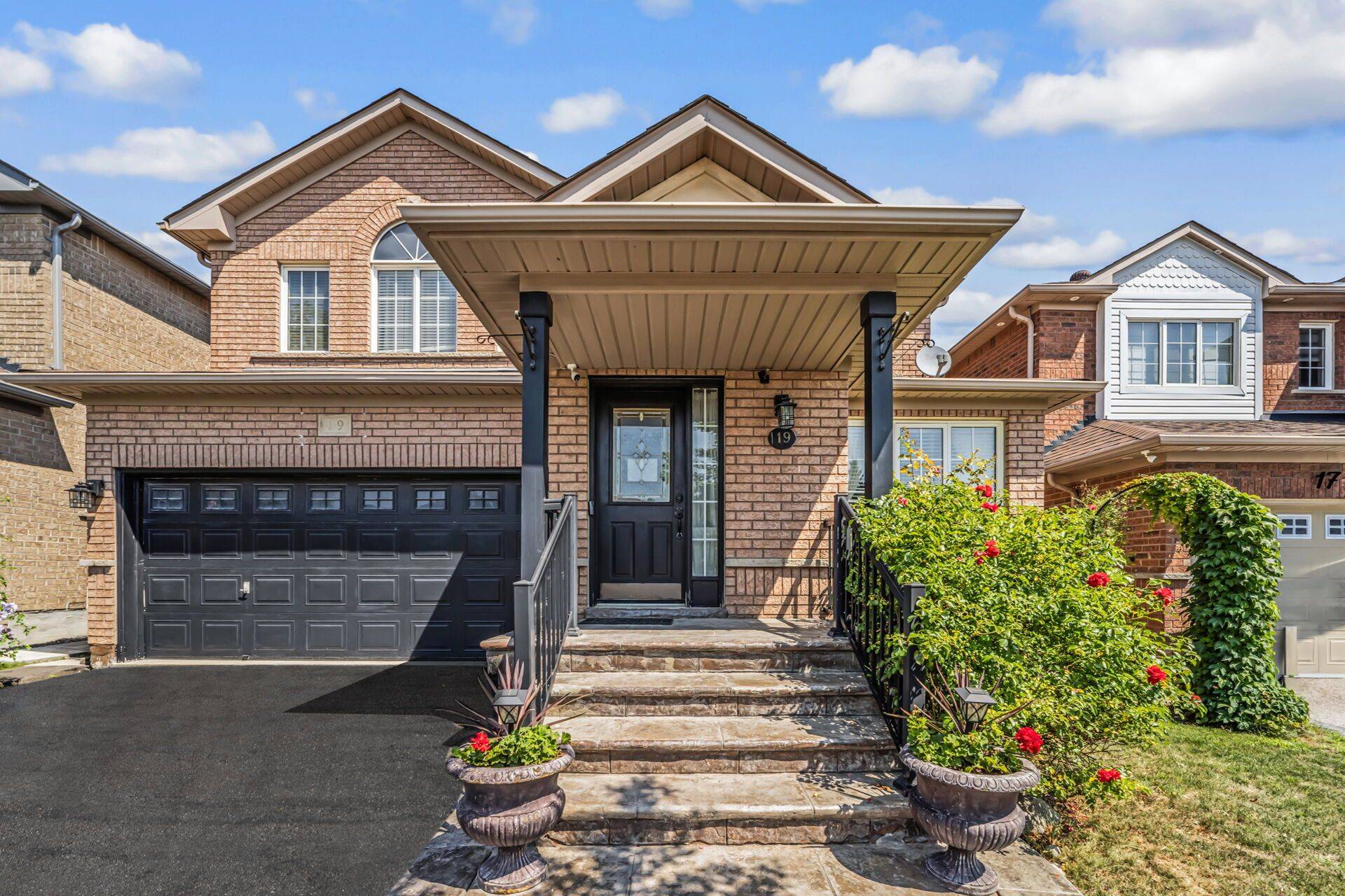Brampton, ON L6P 1B1,19 Hollowgrove BLVD