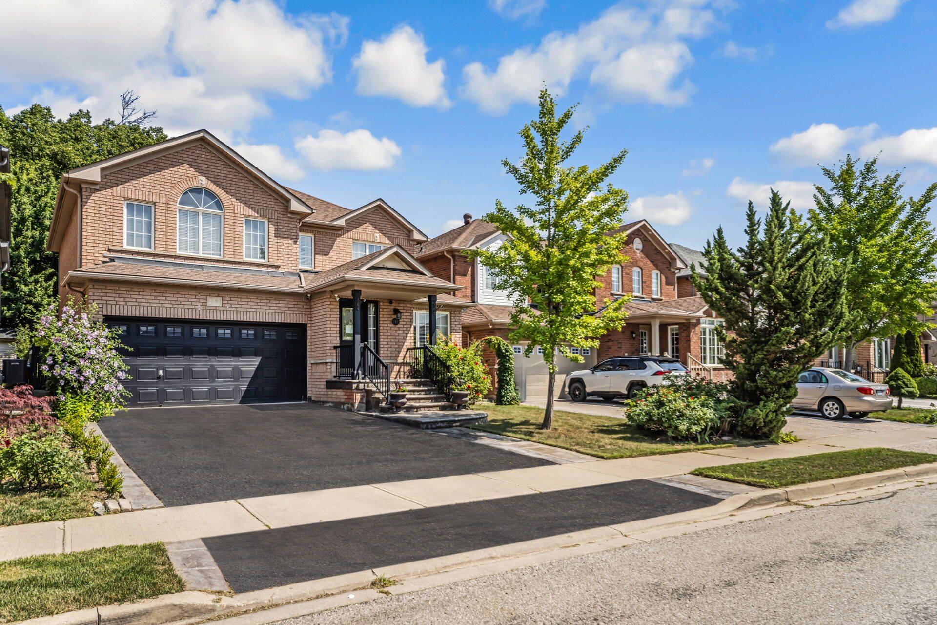 Brampton, ON L6P 1B1,19 Hollowgrove BLVD