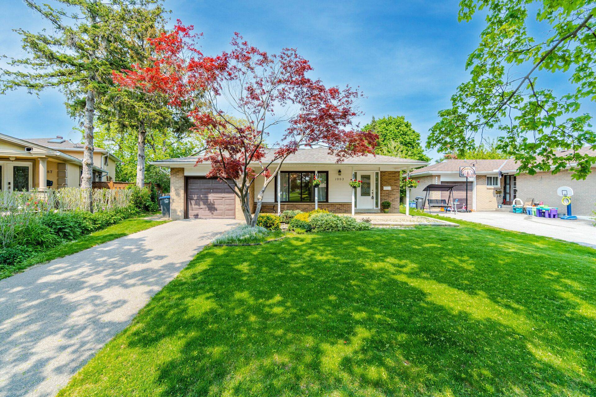 Mississauga, ON L4Y 2L3,1093 Parthia CRES