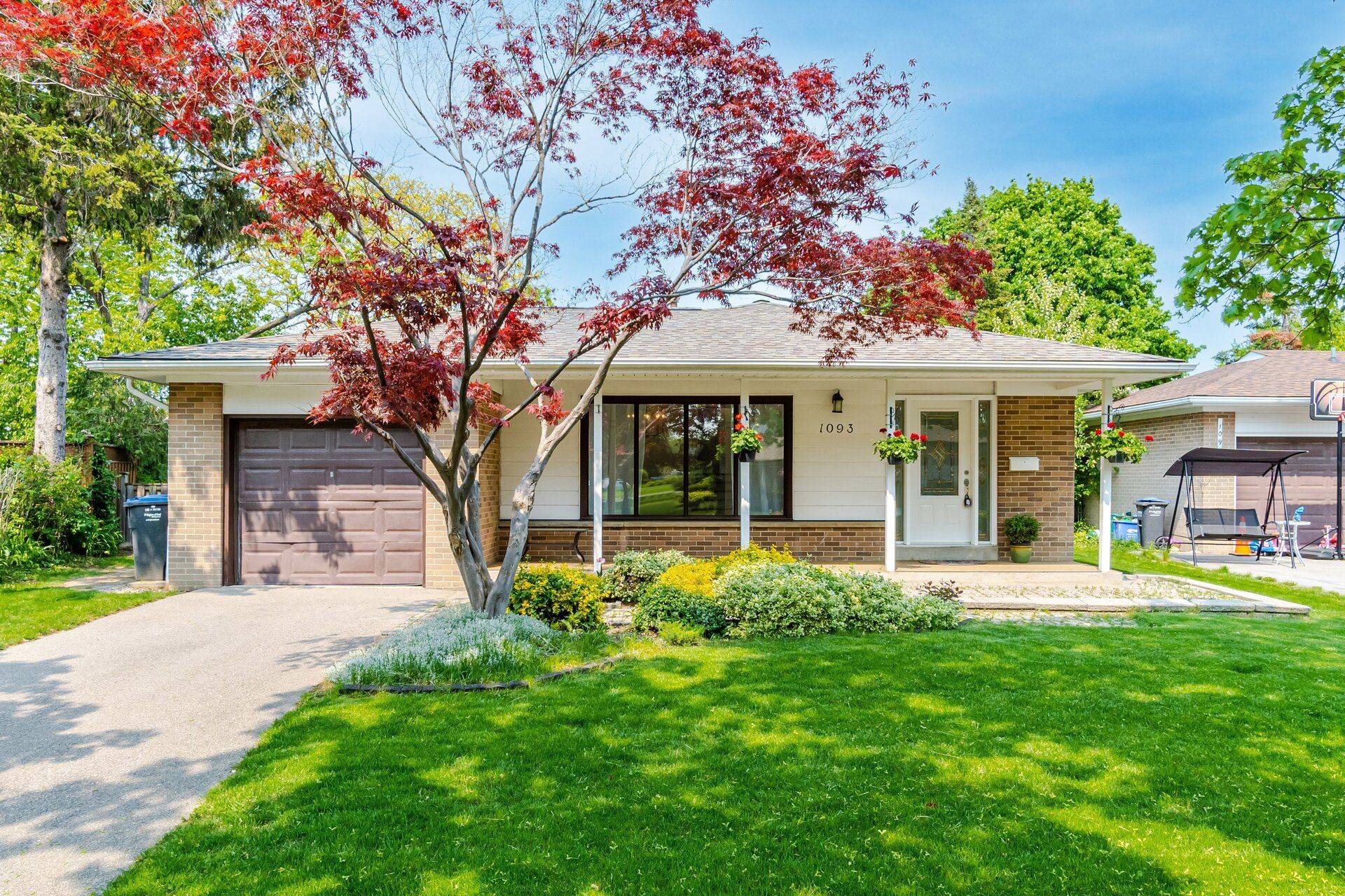 Mississauga, ON L4Y 2L3,1093 Parthia CRES