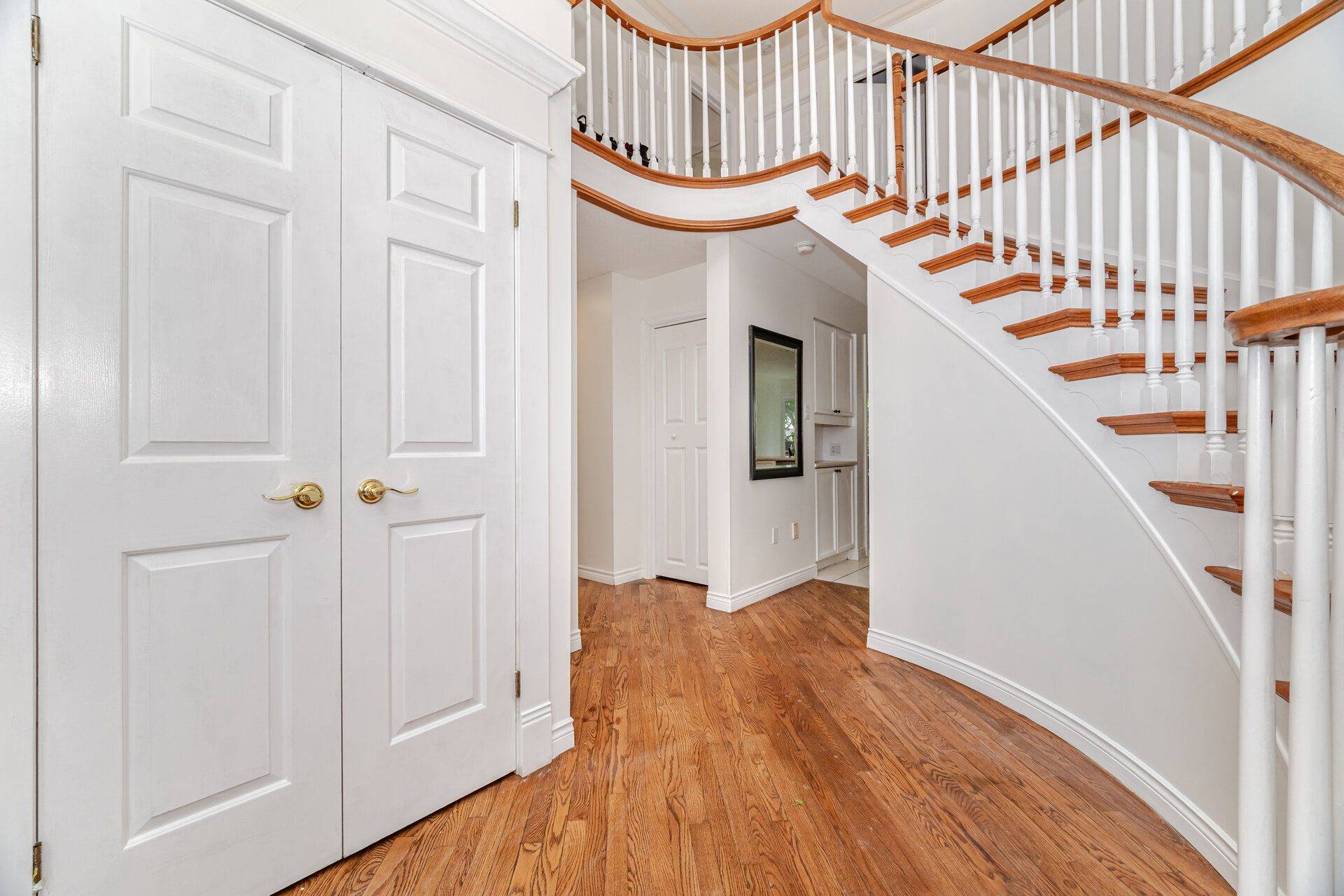 London East, ON N5Y 5M2,14 Wintergarden RD