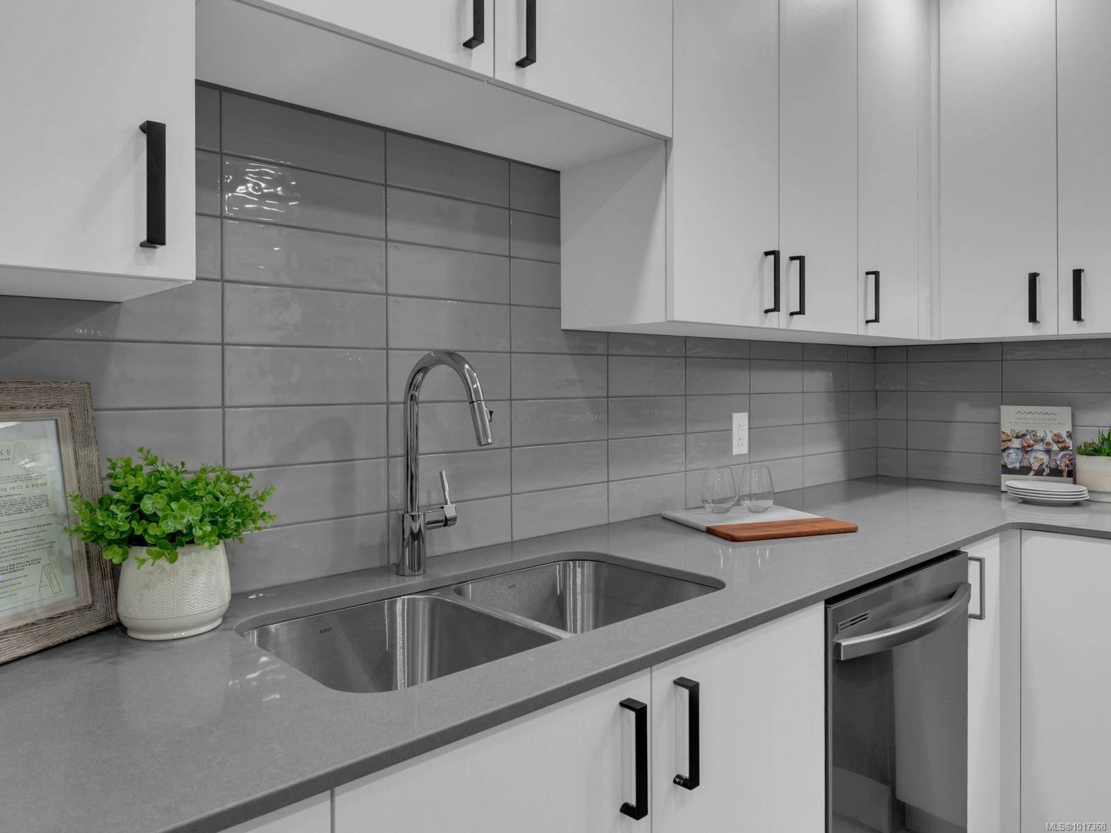 Langford, BC V9B 7A6,2390 City Gate Blvd #524