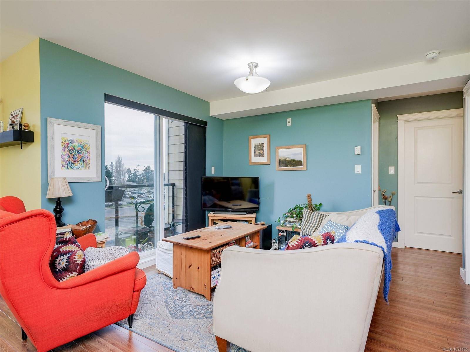 Esquimalt, BC V9A 3L9,1405 Esquimalt St #409