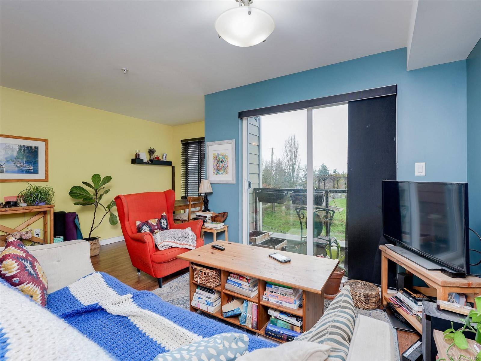 Esquimalt, BC V9A 3L9,1405 Esquimalt St #409