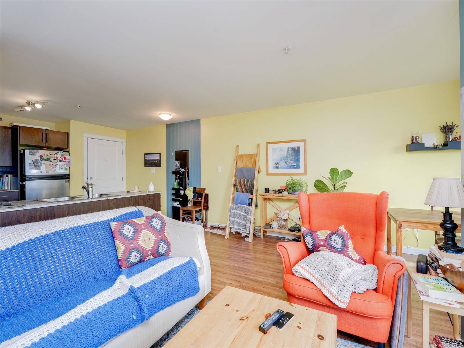 Esquimalt, BC V9A 3L9,1405 Esquimalt St #409