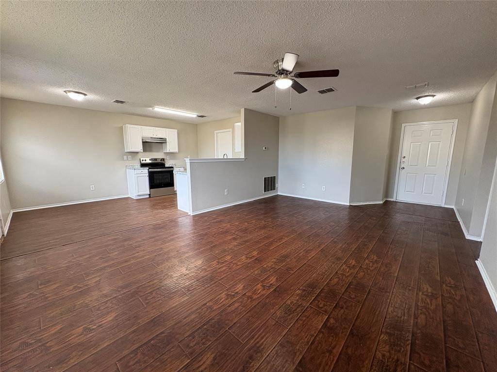 Burleson, TX 76028,325 Indian Blanket Drive