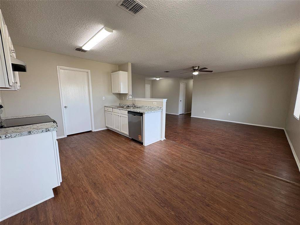 Burleson, TX 76028,325 Indian Blanket Drive