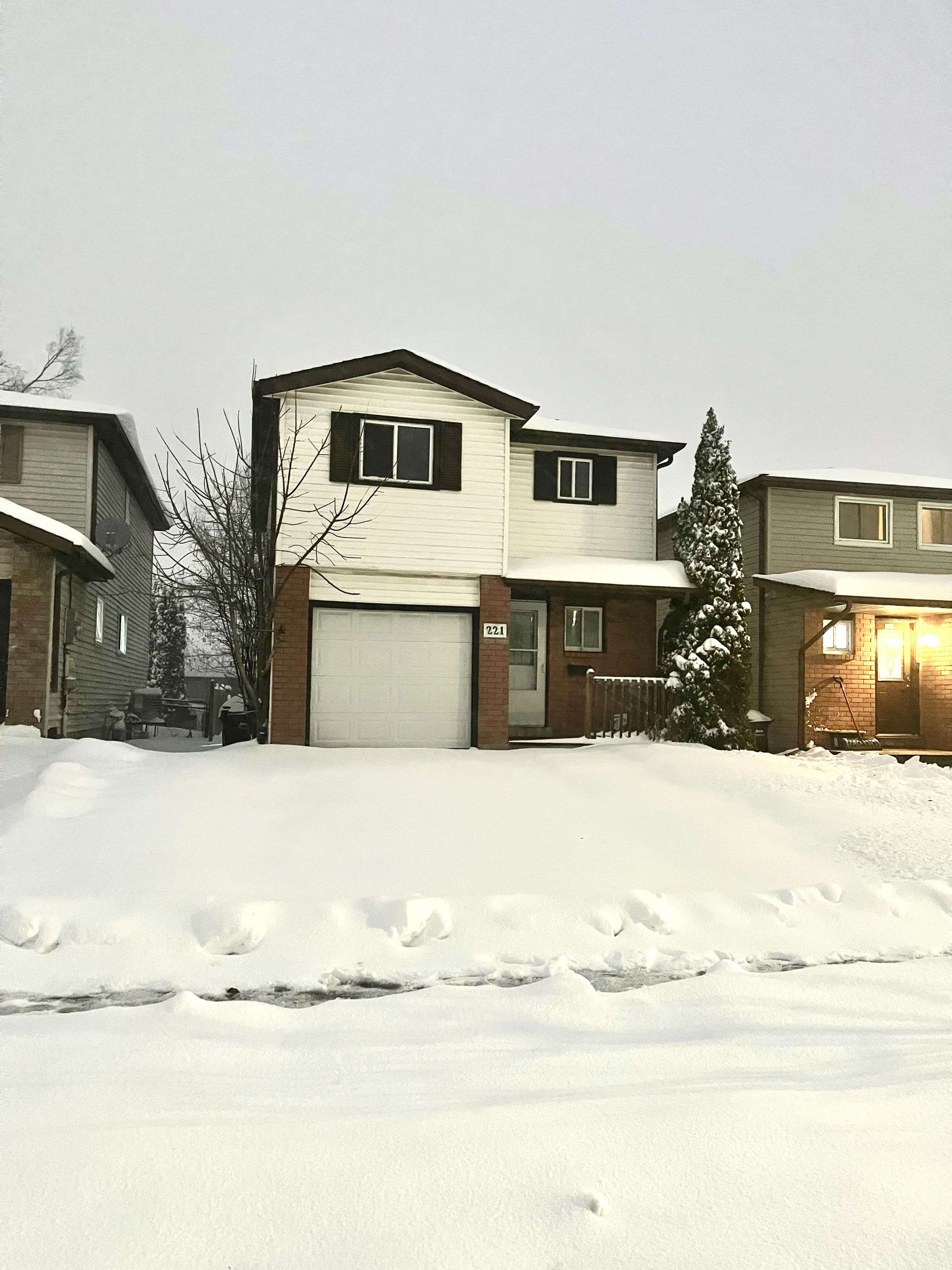 Barrie, ON L4M 5W6,221 Hickling TRL