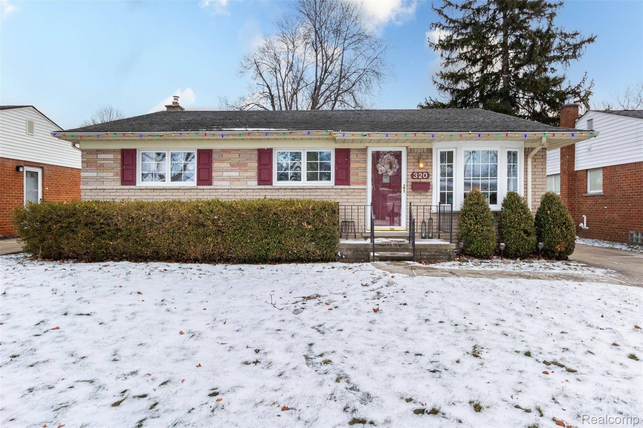 Clawson, MI 48017,320 N Batchewana ST