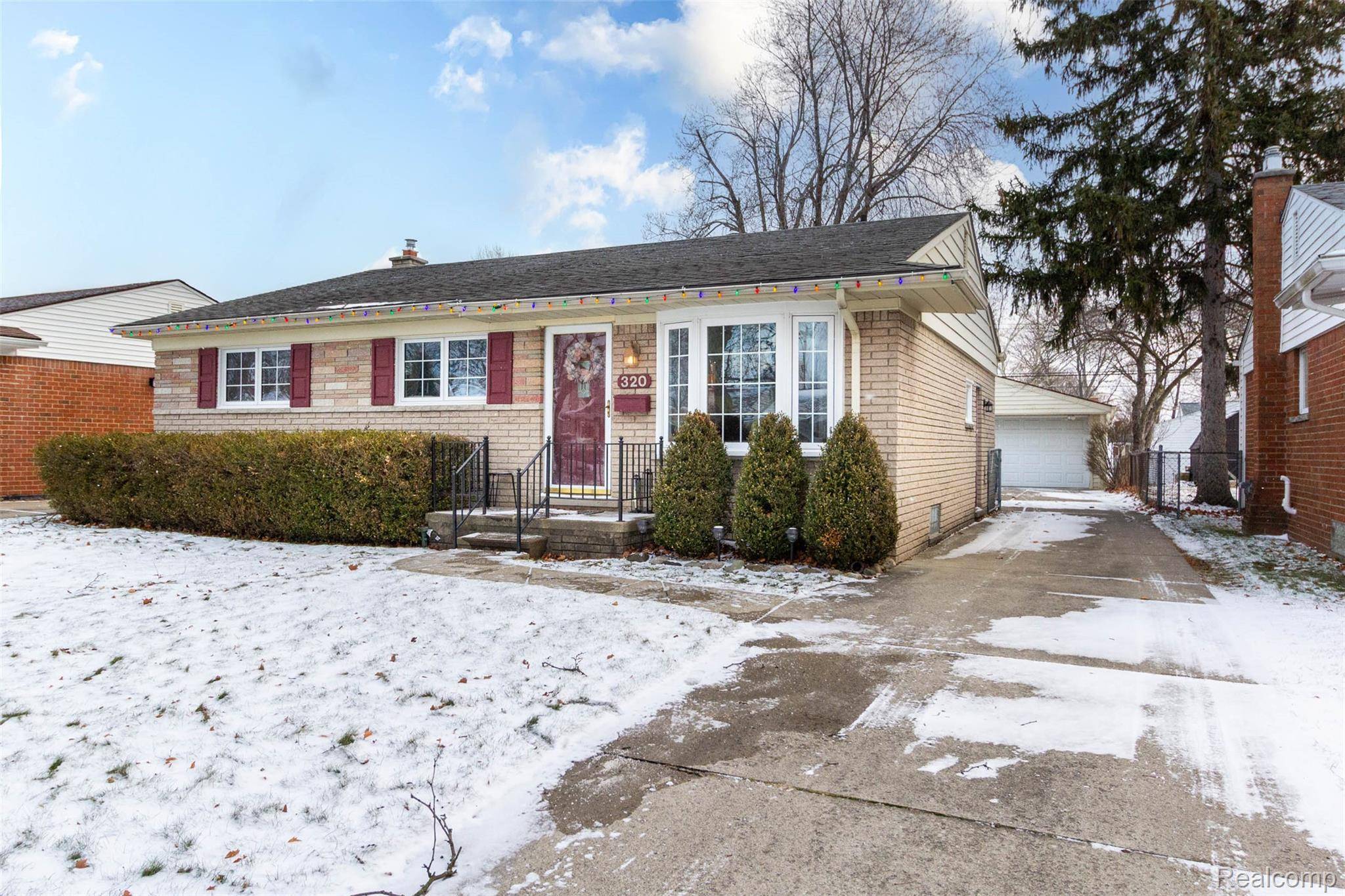 Clawson, MI 48017,320 N Batchewana ST