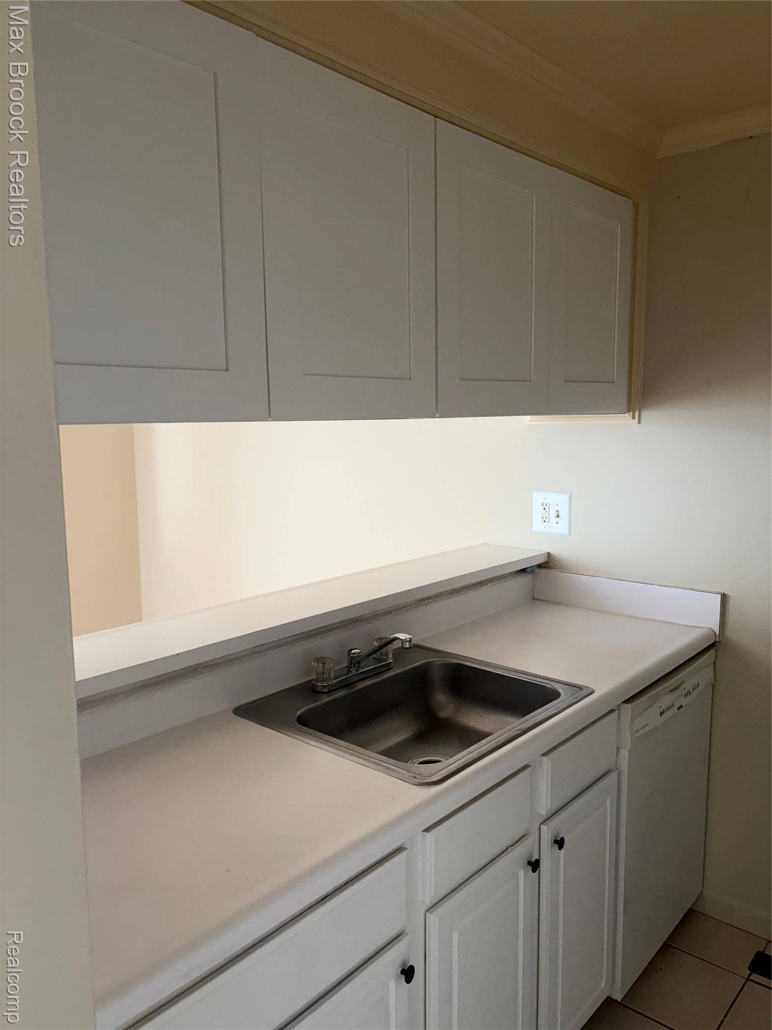 Sterling Heights, MI 48312,35122 TERRYBROOK DR