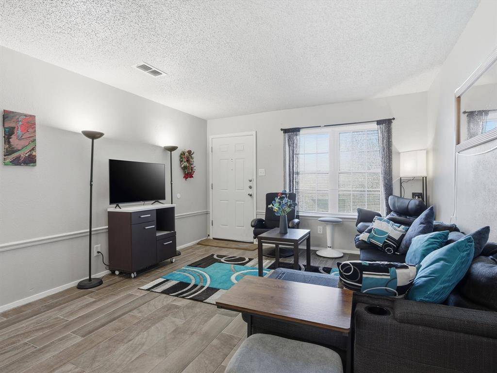 Arlington, TX 76012,2040 Oakwood Court