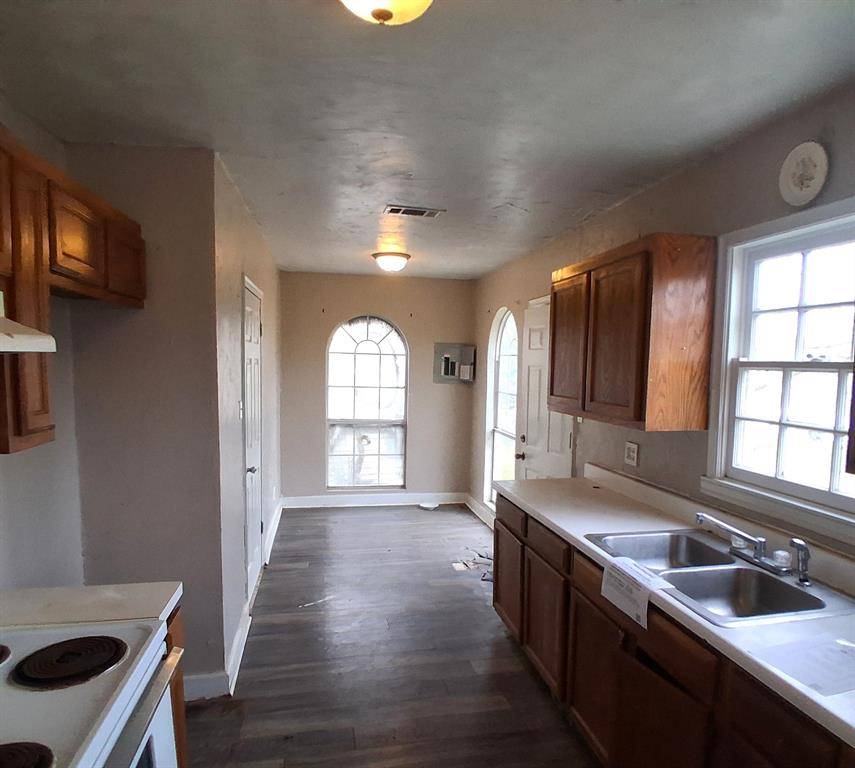 Denison, TX 75020,43 W Parnell Street