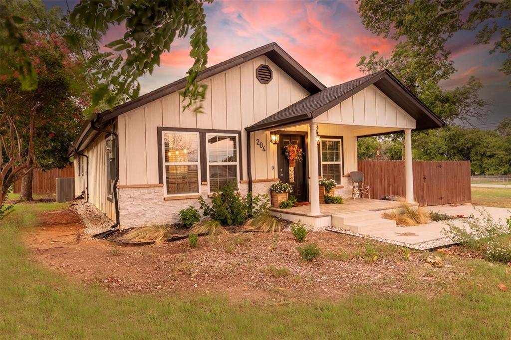 Haslet, TX 76052,204 Main Street