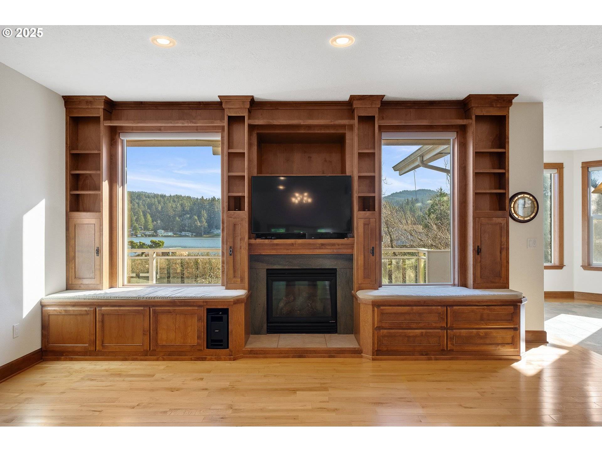 Neotsu, OR 97364,4612 NE I AVE