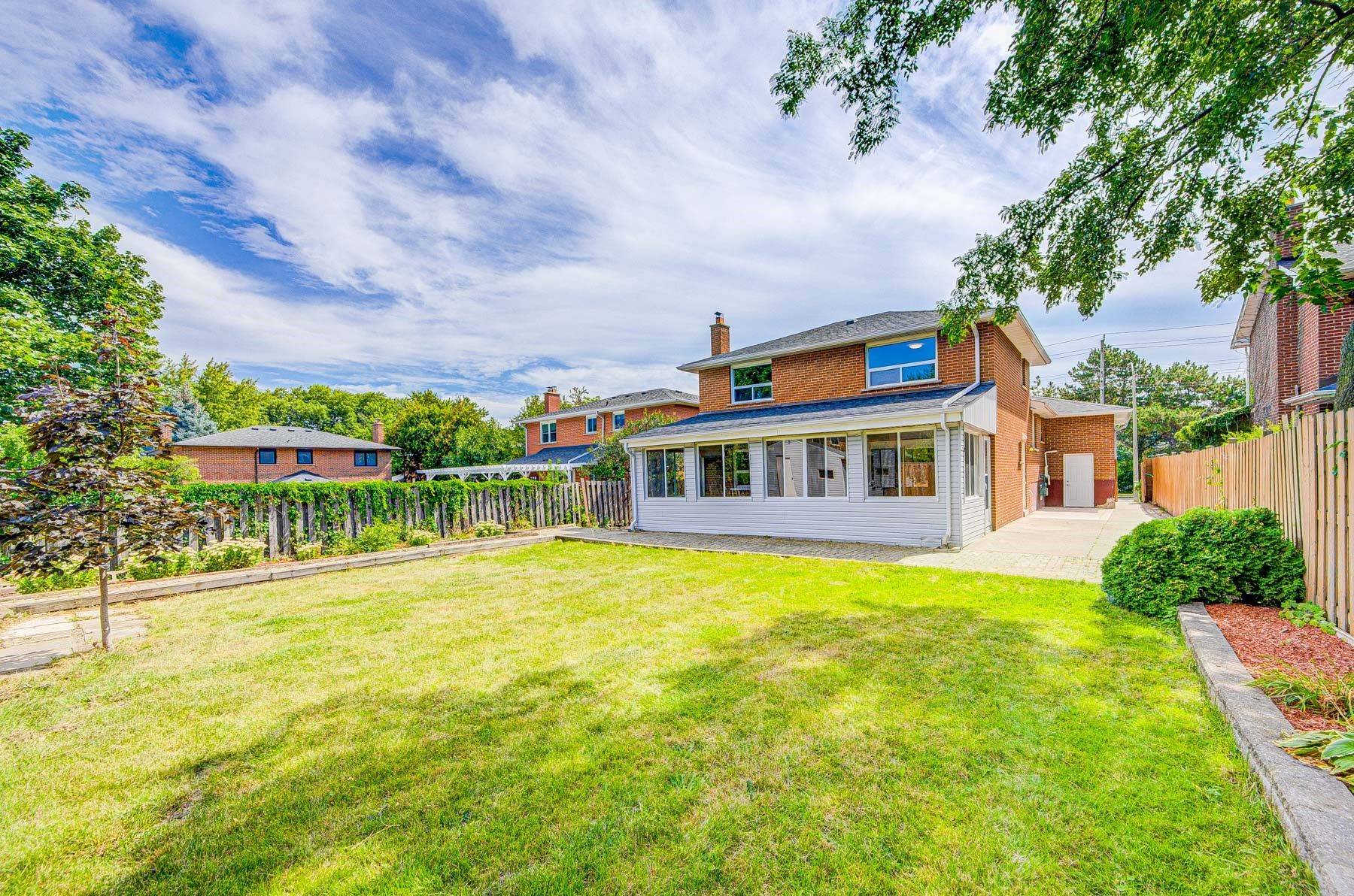 Mississauga, ON L5J 4H6,2575 Benedet DR N #Lower