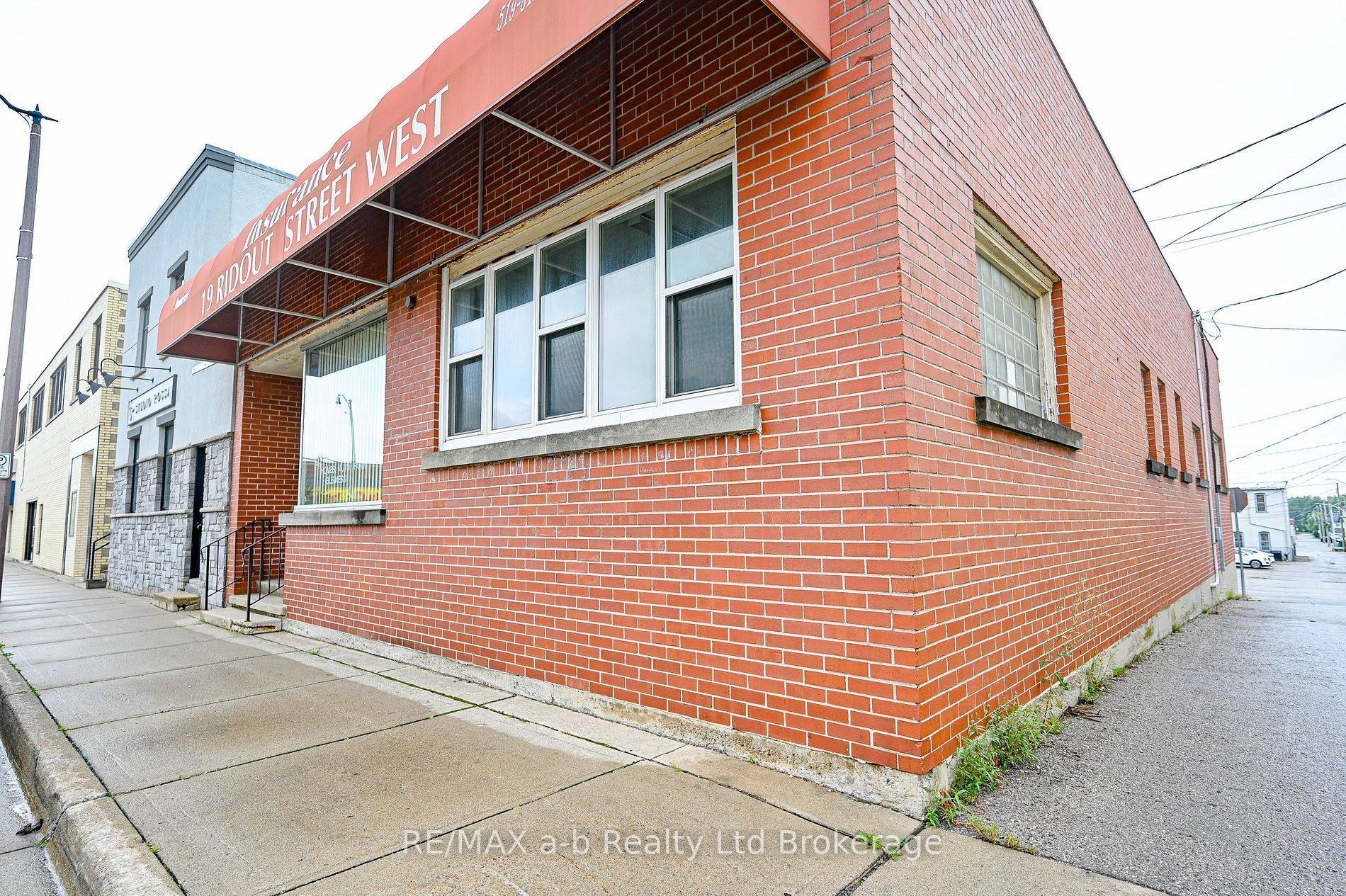 Tillsonburg, ON N4G 2C8,19 Ridout ST W