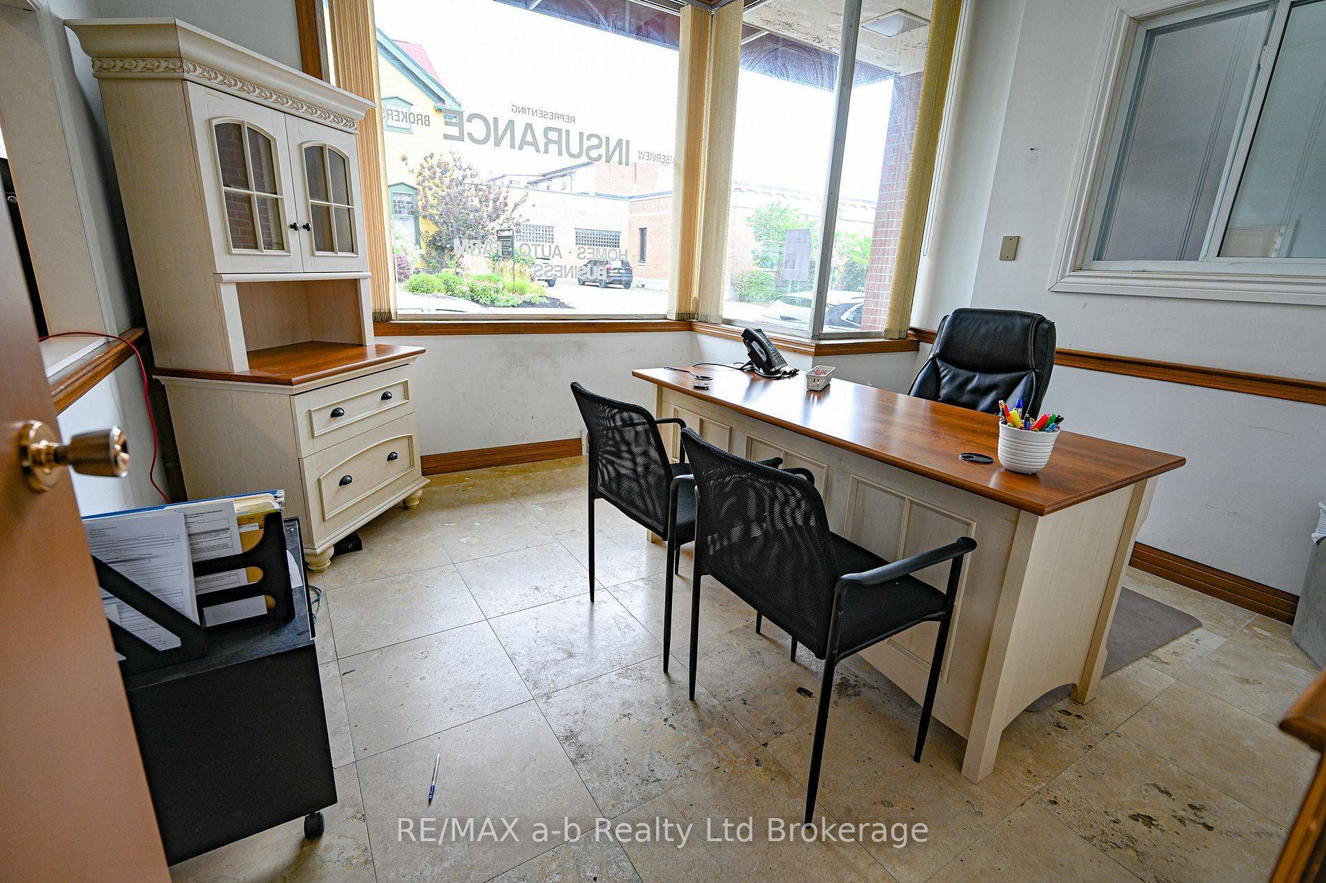 Tillsonburg, ON N4G 2C8,19 Ridout ST W