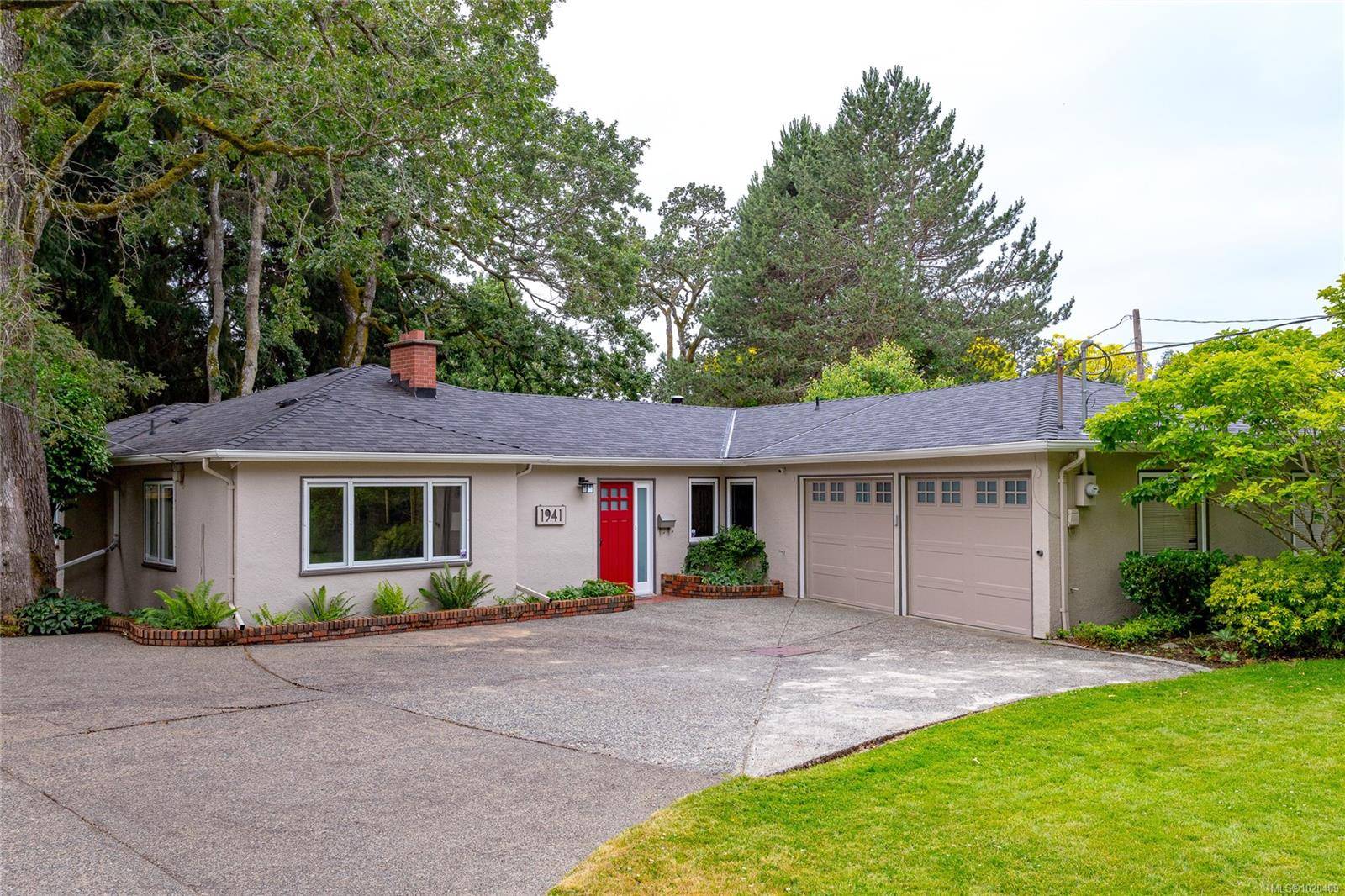 Saanich, BC V8P 1R1,1941 Mayfair Dr