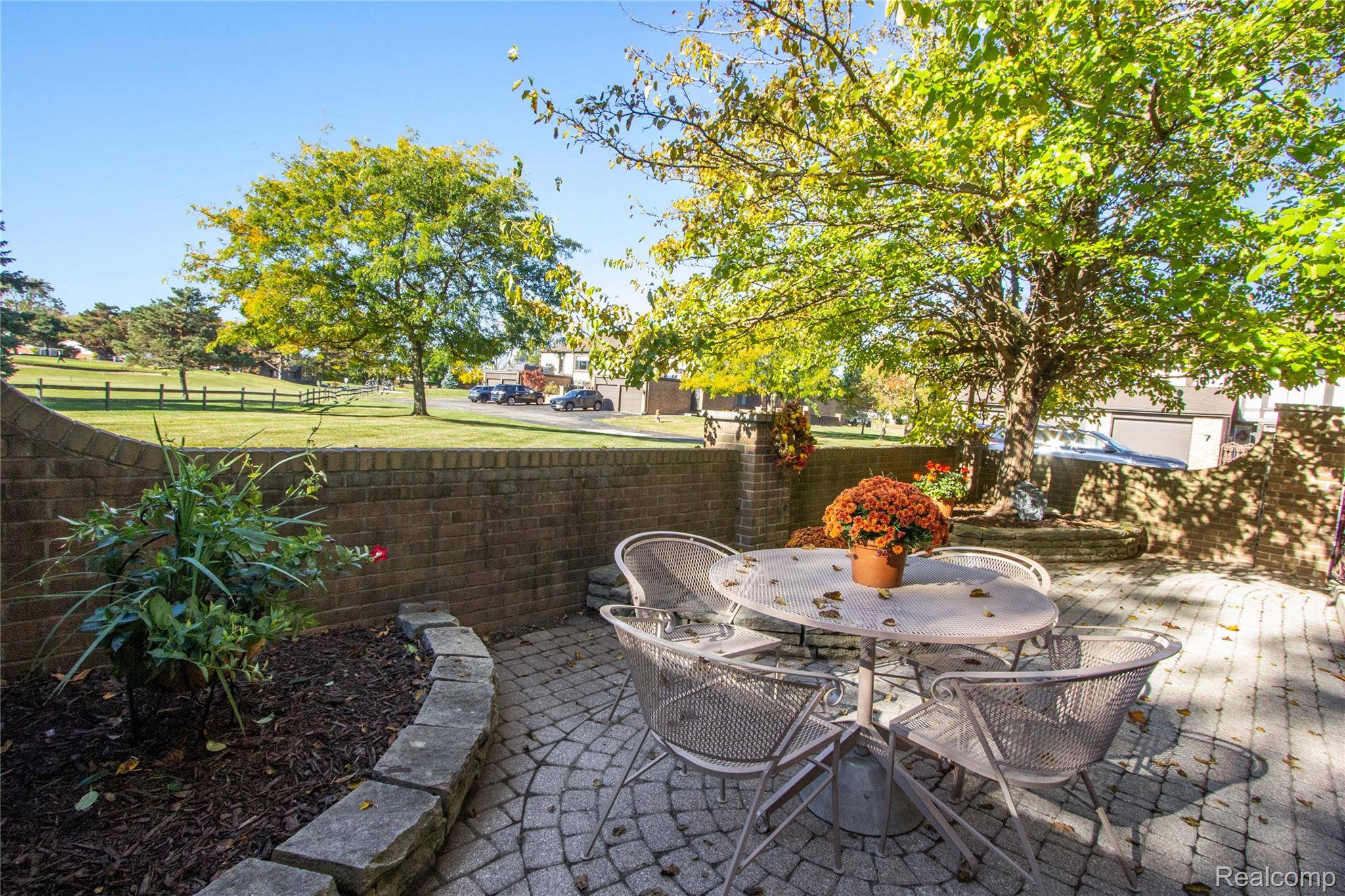 St. Clair Shores, MI 48082,224 Country Club DR #9