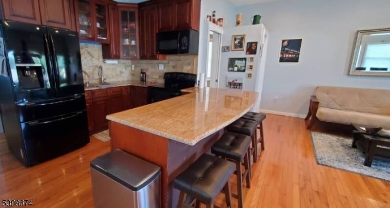 Hopatcong Boro, NJ 07843,10 N River Styx Rd