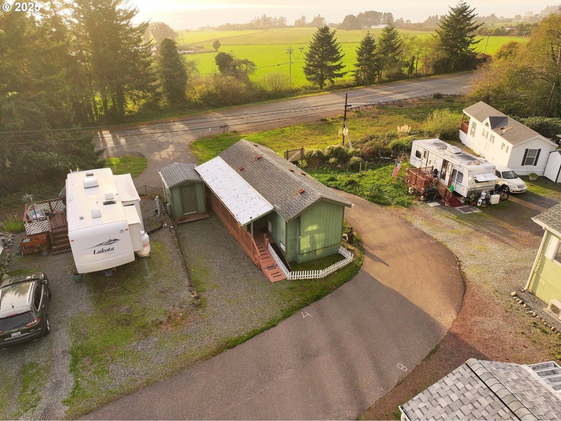 Brookings, OR 97415,15061 HIGHWAY 101 #4