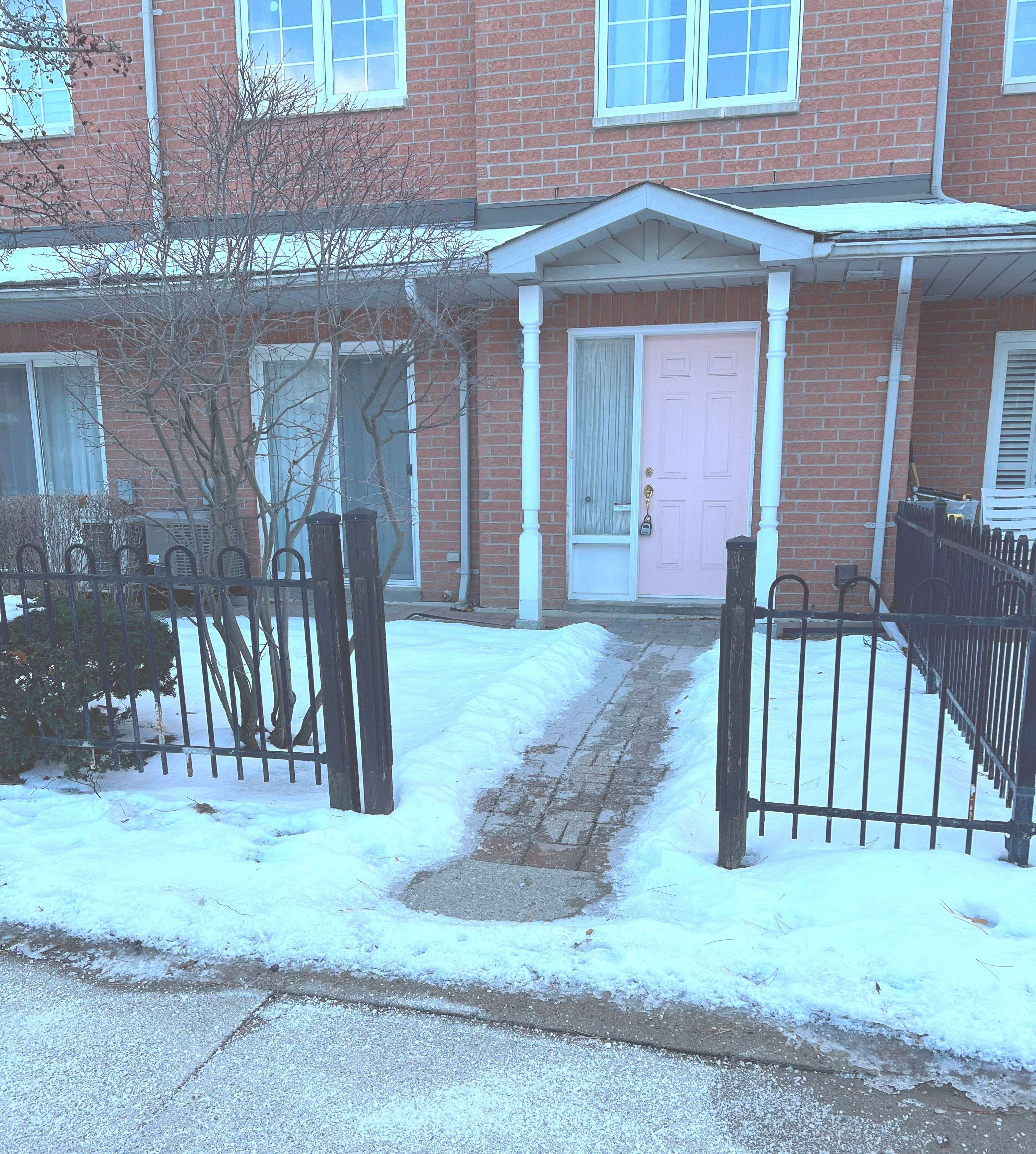 Markham, ON L3R 4G2,3 Alpen WAY #11