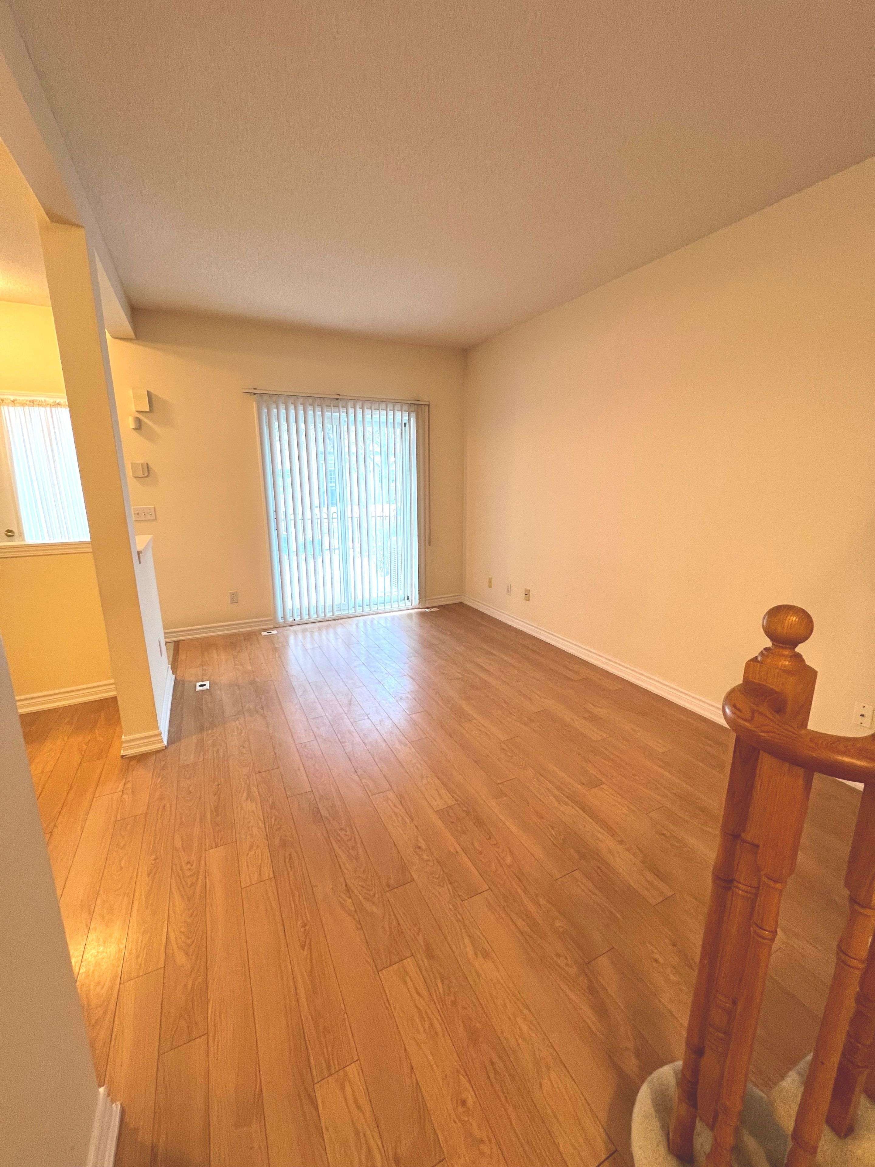 Markham, ON L3R 4G2,3 Alpen WAY #11