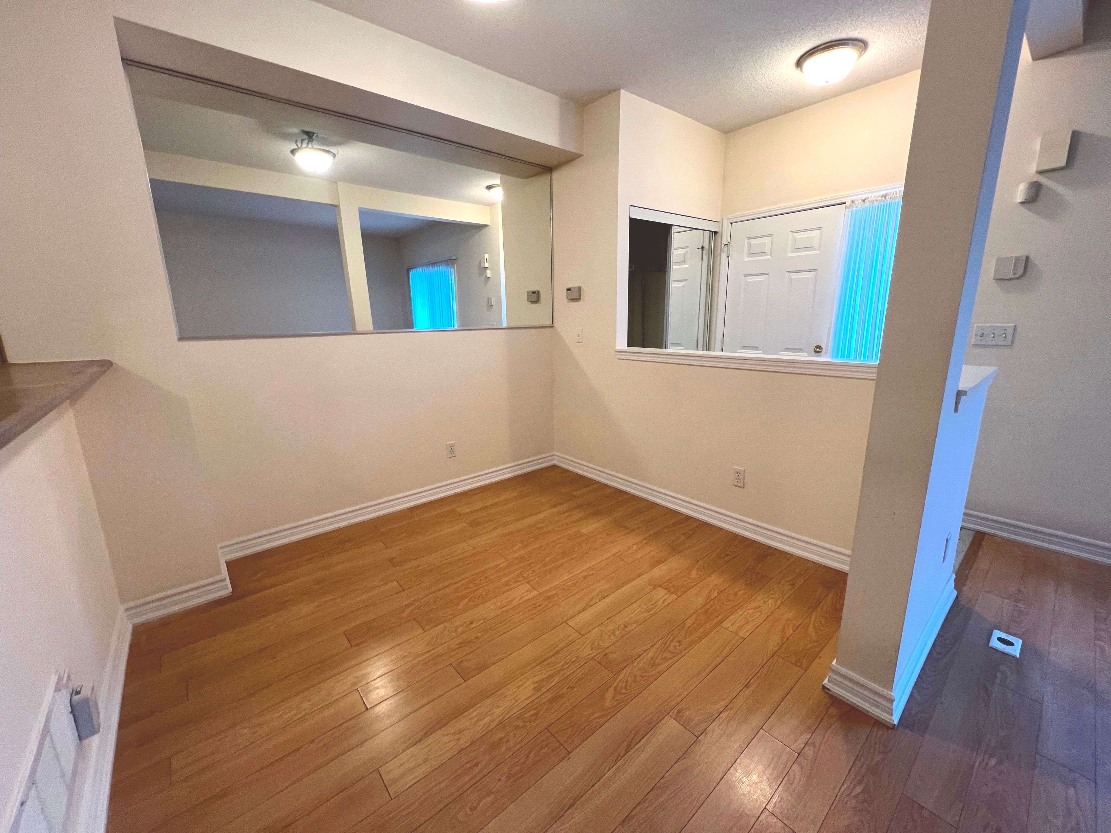 Markham, ON L3R 4G2,3 Alpen WAY #11