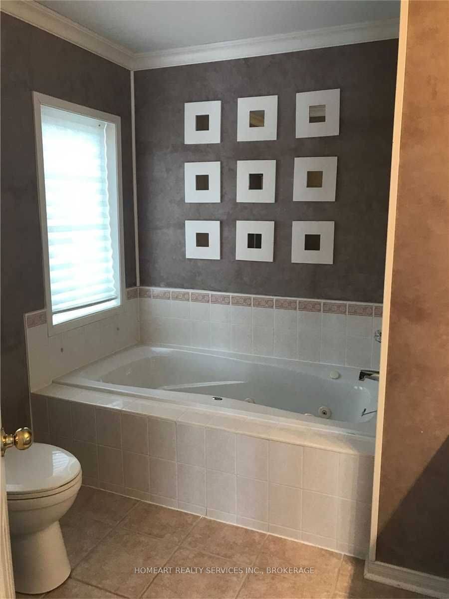 Aurora, ON L4G 7K9,83 Snedden AVE E