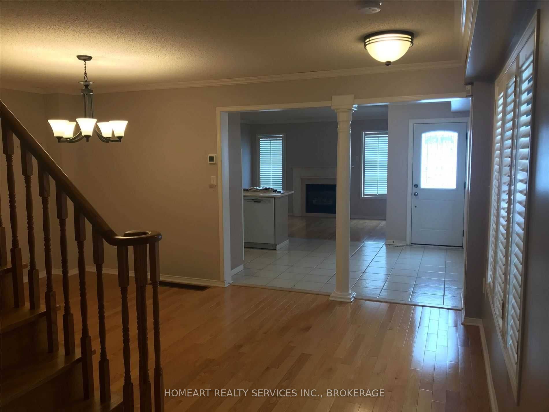 Aurora, ON L4G 7K9,83 Snedden AVE E