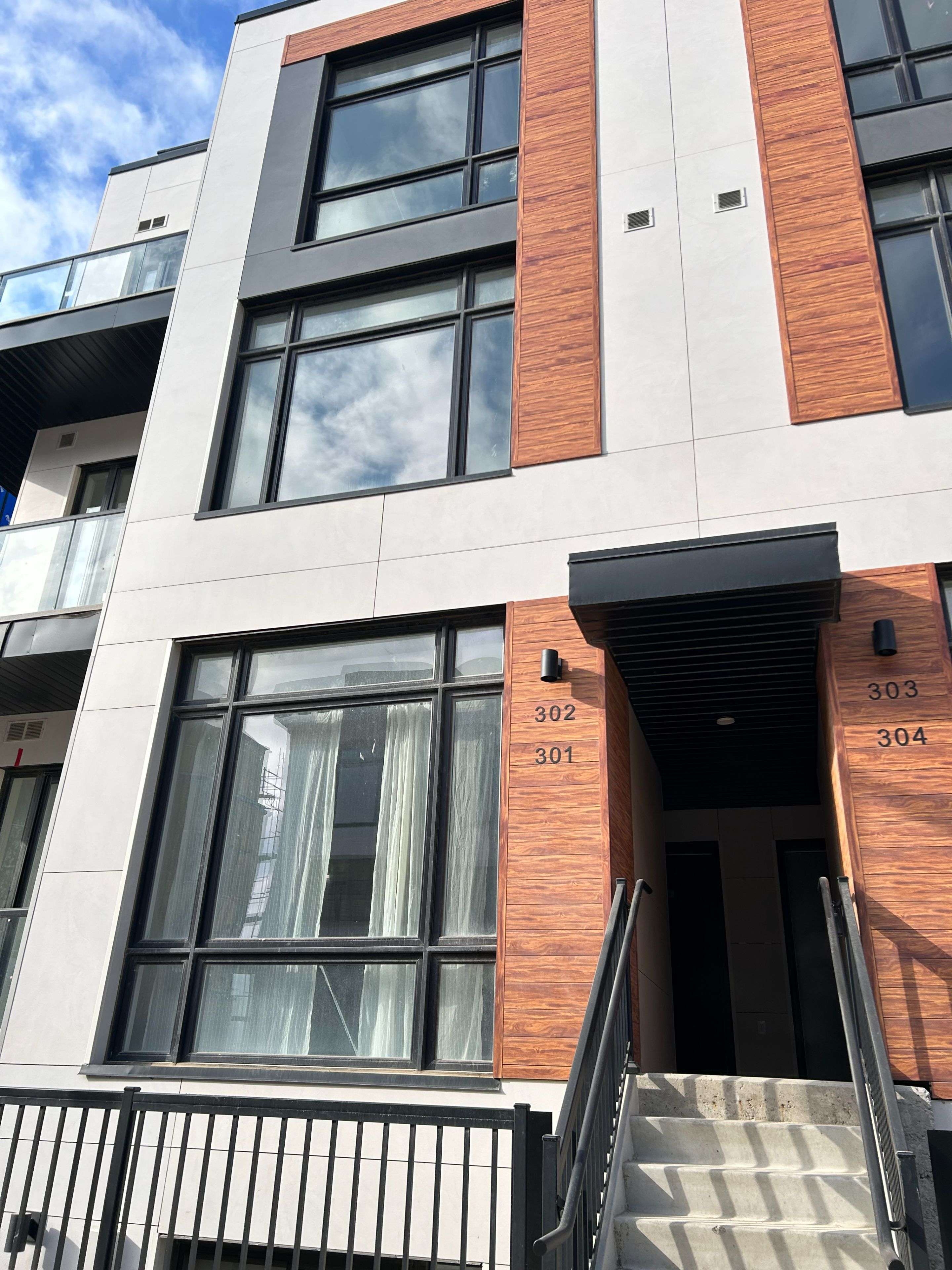 Richmond Hill, ON L4S 0N1,6 Steckley House LN #TH302