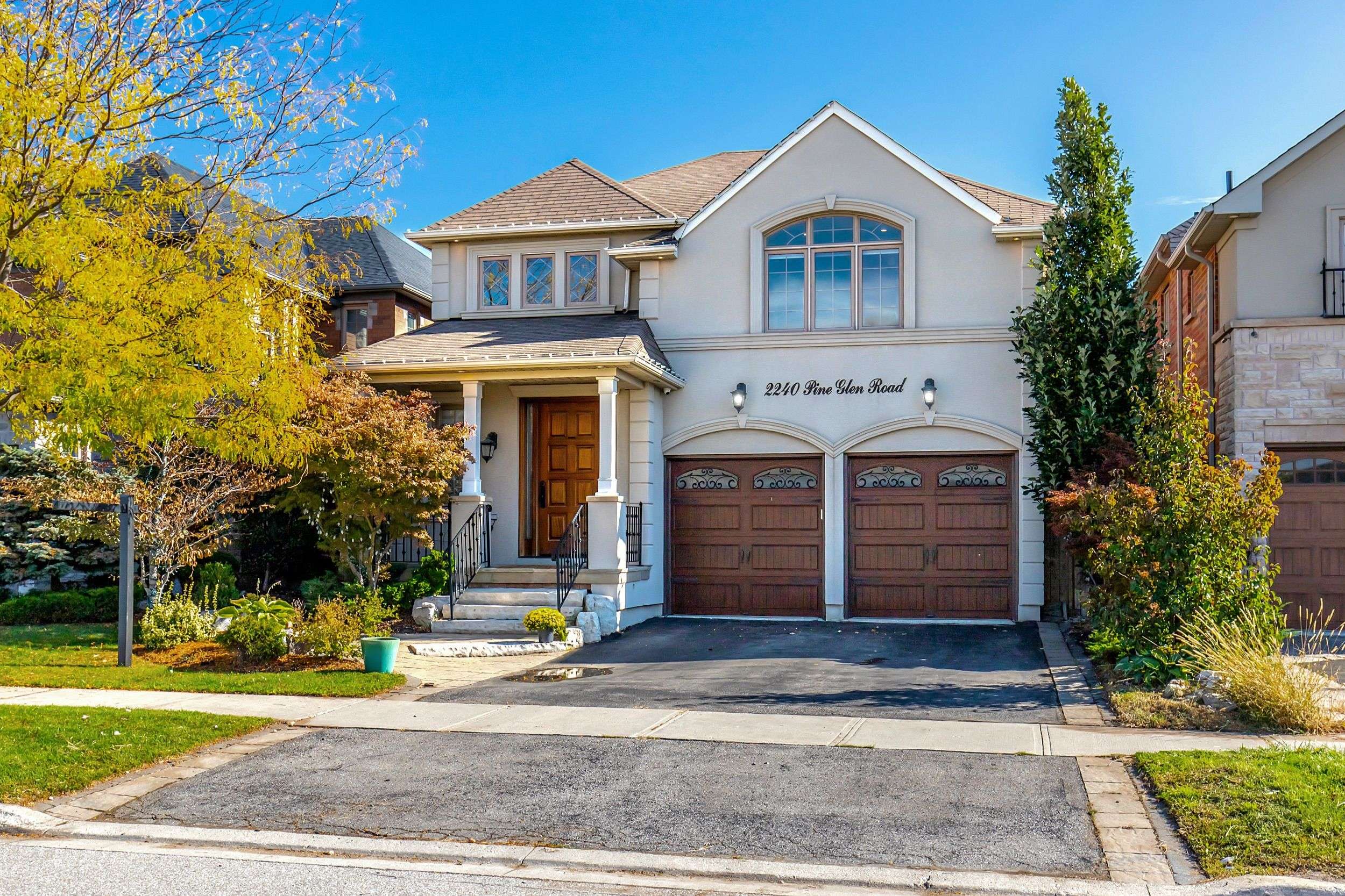 Oakville, ON L6M 0G5,2240 PINE GLEN RD