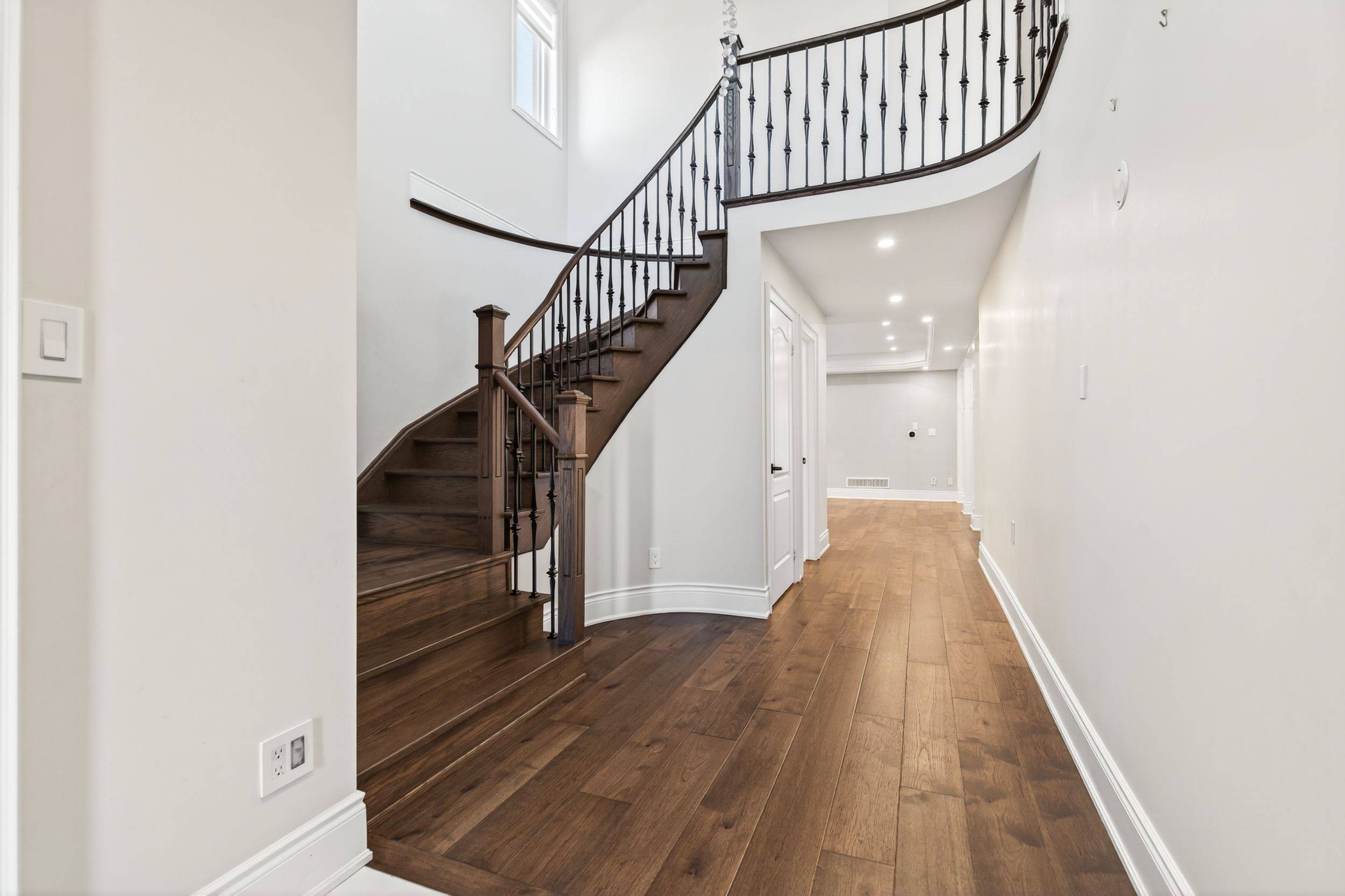 Oakville, ON L6M 0G5,2240 PINE GLEN RD