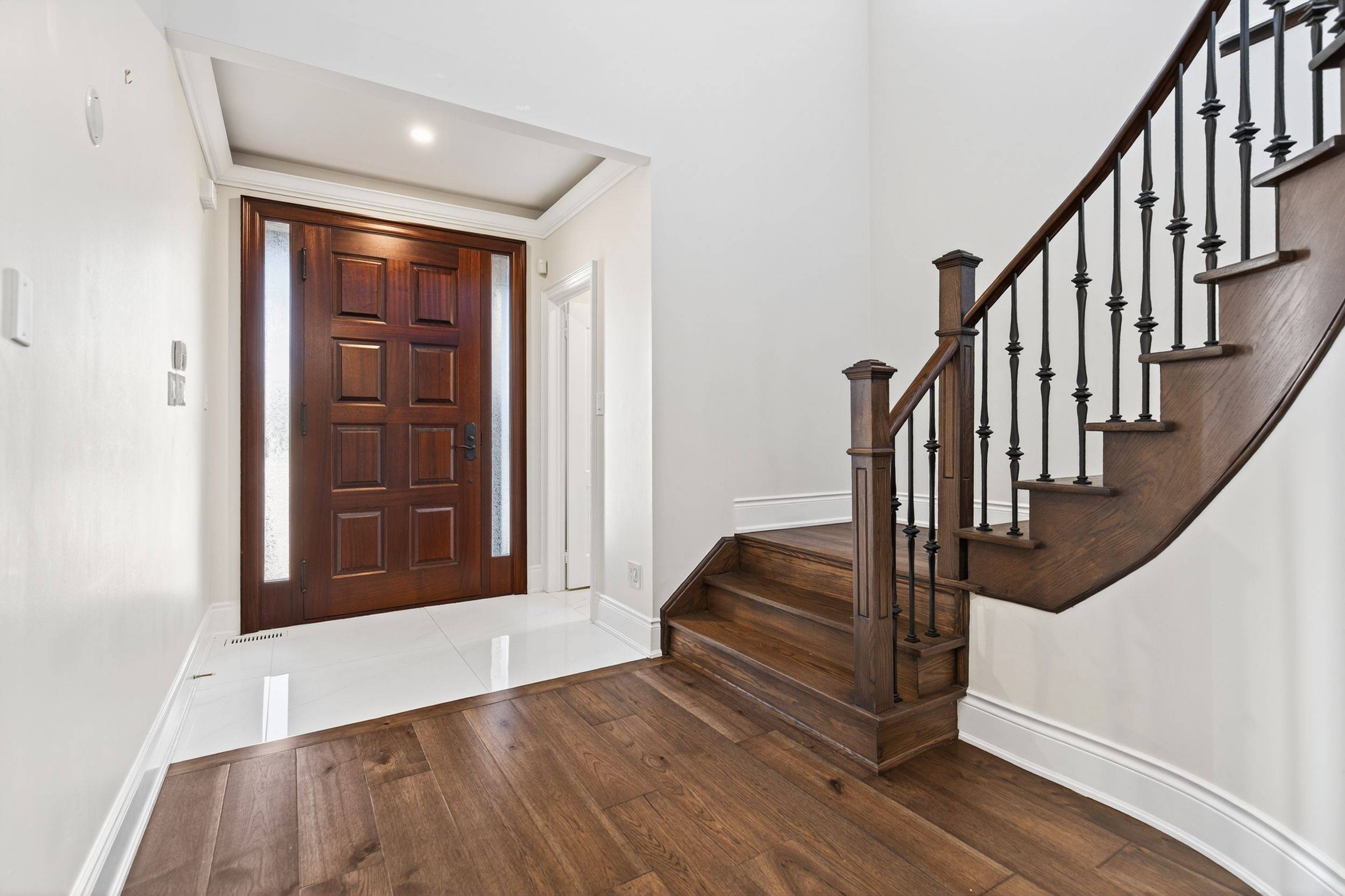 Oakville, ON L6M 0G5,2240 PINE GLEN RD