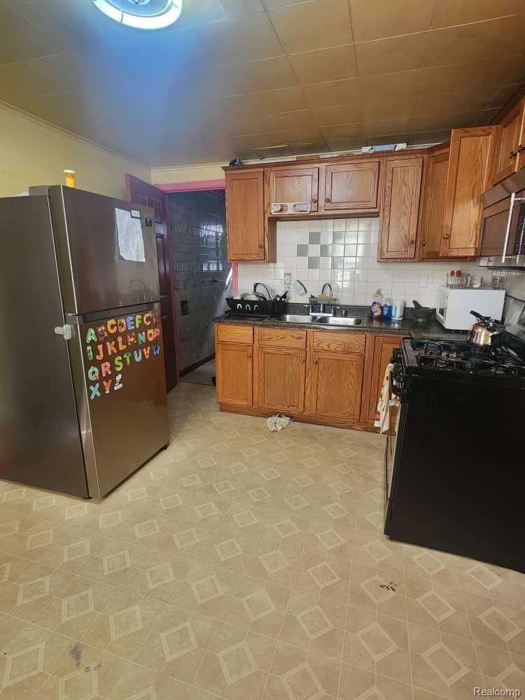 Hamtramck, MI 48212,2455 ANDRUS ST