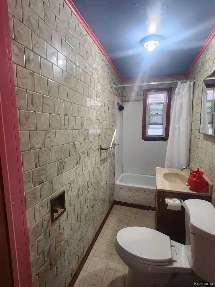 Hamtramck, MI 48212,2455 ANDRUS ST