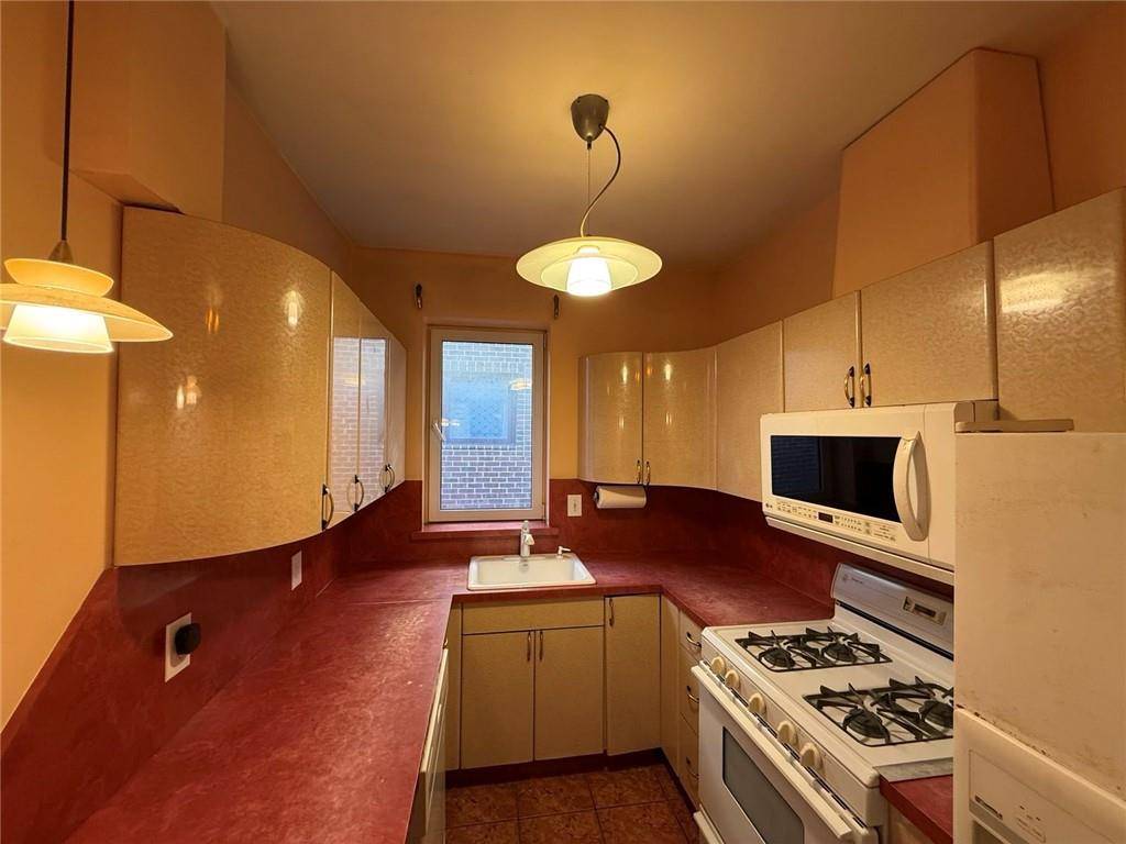 Brooklyn, NY 11223,Address not disclosed