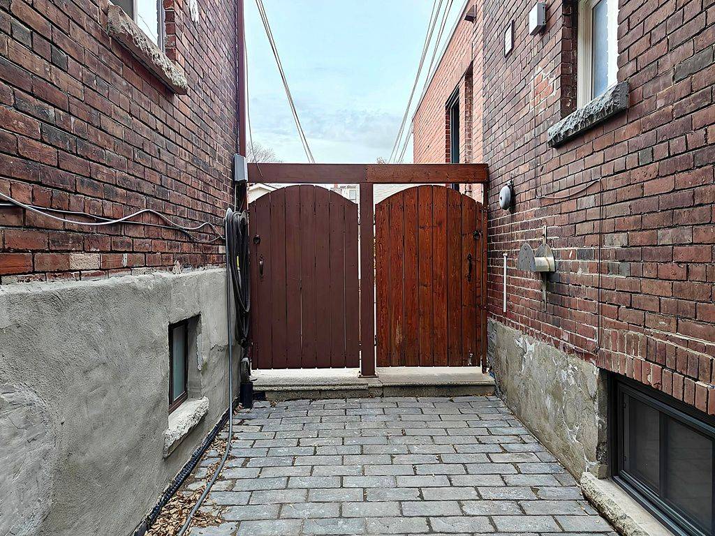 Toronto C01, ON M6G 3T4,567 Ossington AVE #Lower