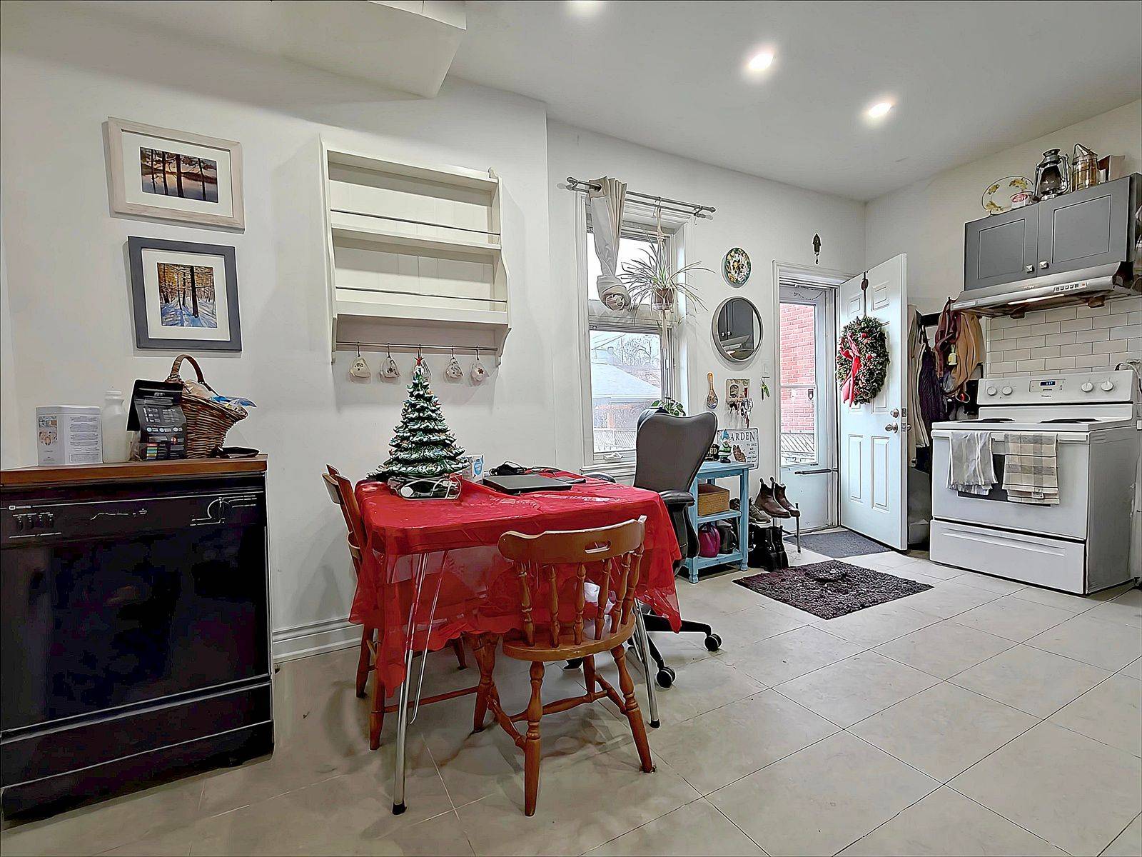 Toronto C01, ON M6G 3T4,567 Ossington AVE #Lower