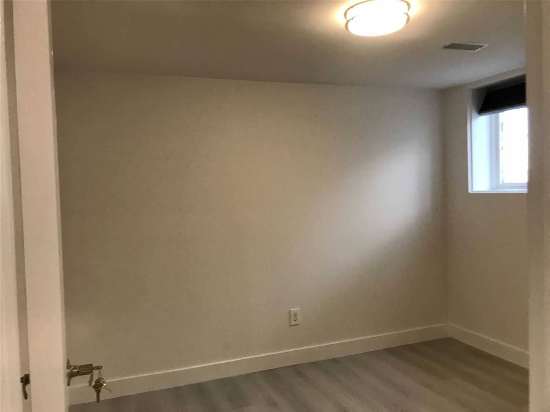 Oshawa, ON L1J 2T5,421 Woodcrest AVE #Lower