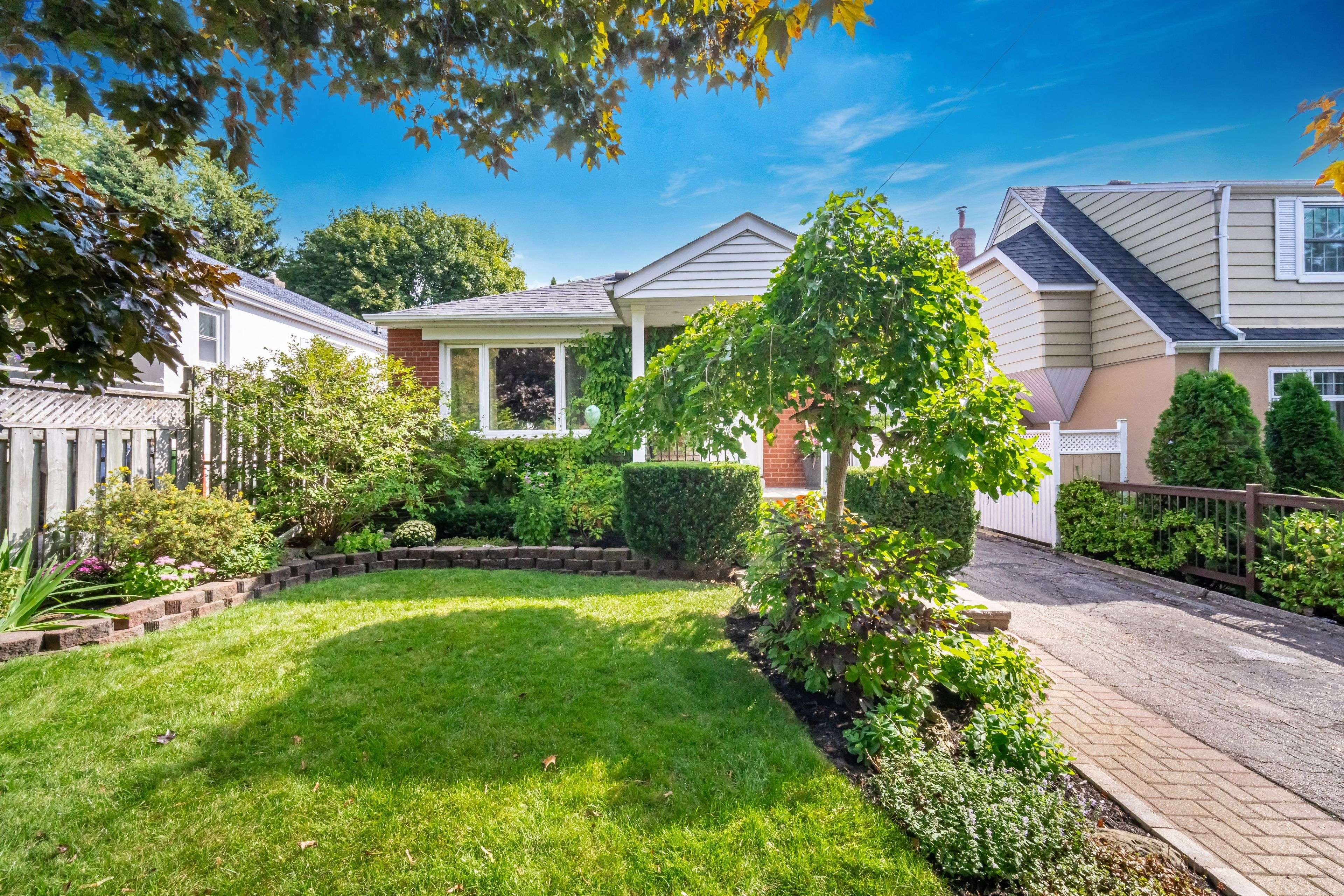 Toronto E08, ON M1M 2P8,151 Brooklawn AVE