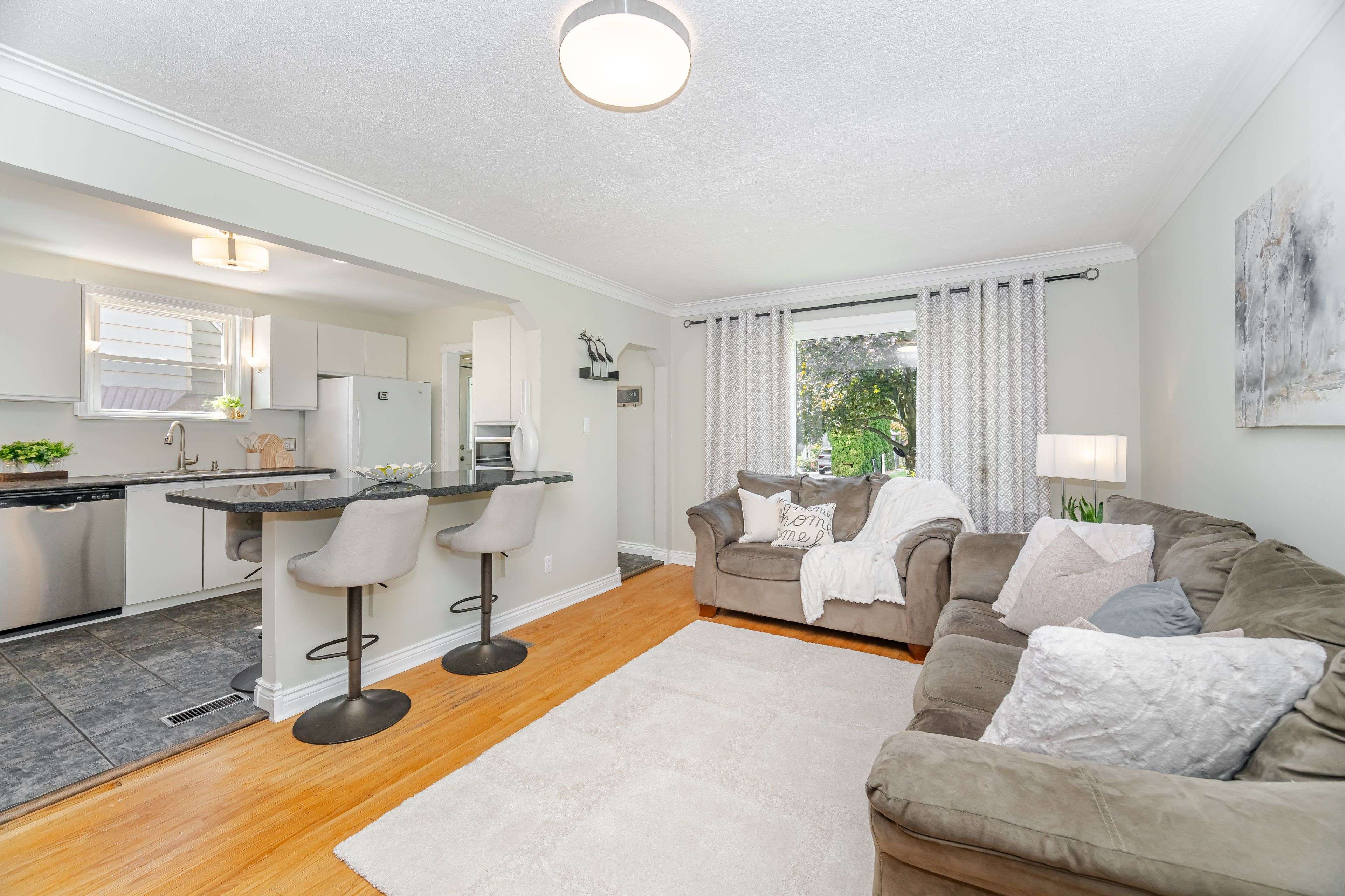 Toronto E08, ON M1M 2P8,151 Brooklawn AVE