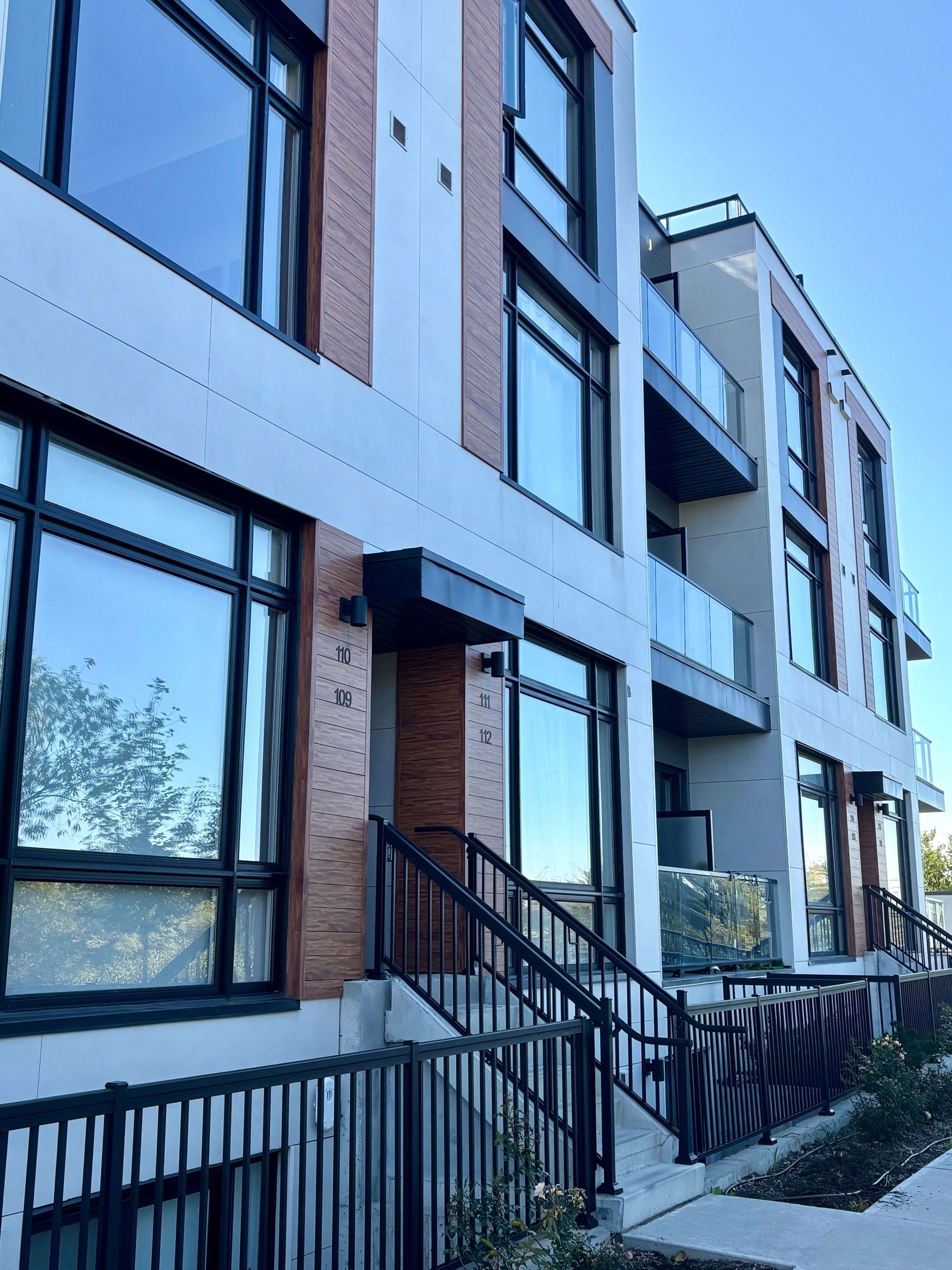 Richmond Hill, ON L4S 0N1,10 Steckley House LN #112