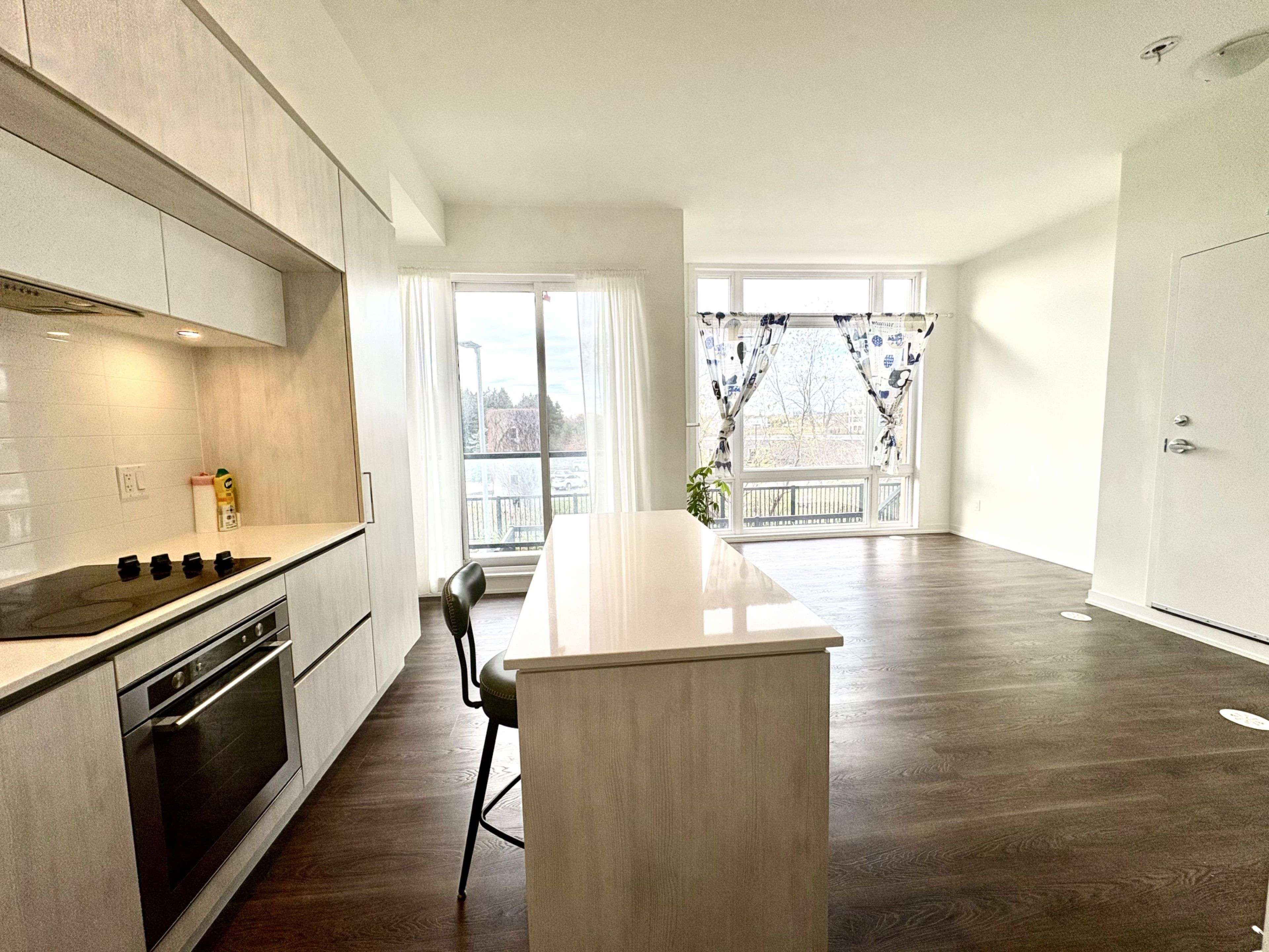 Richmond Hill, ON L4S 0N1,10 Steckley House LN #112