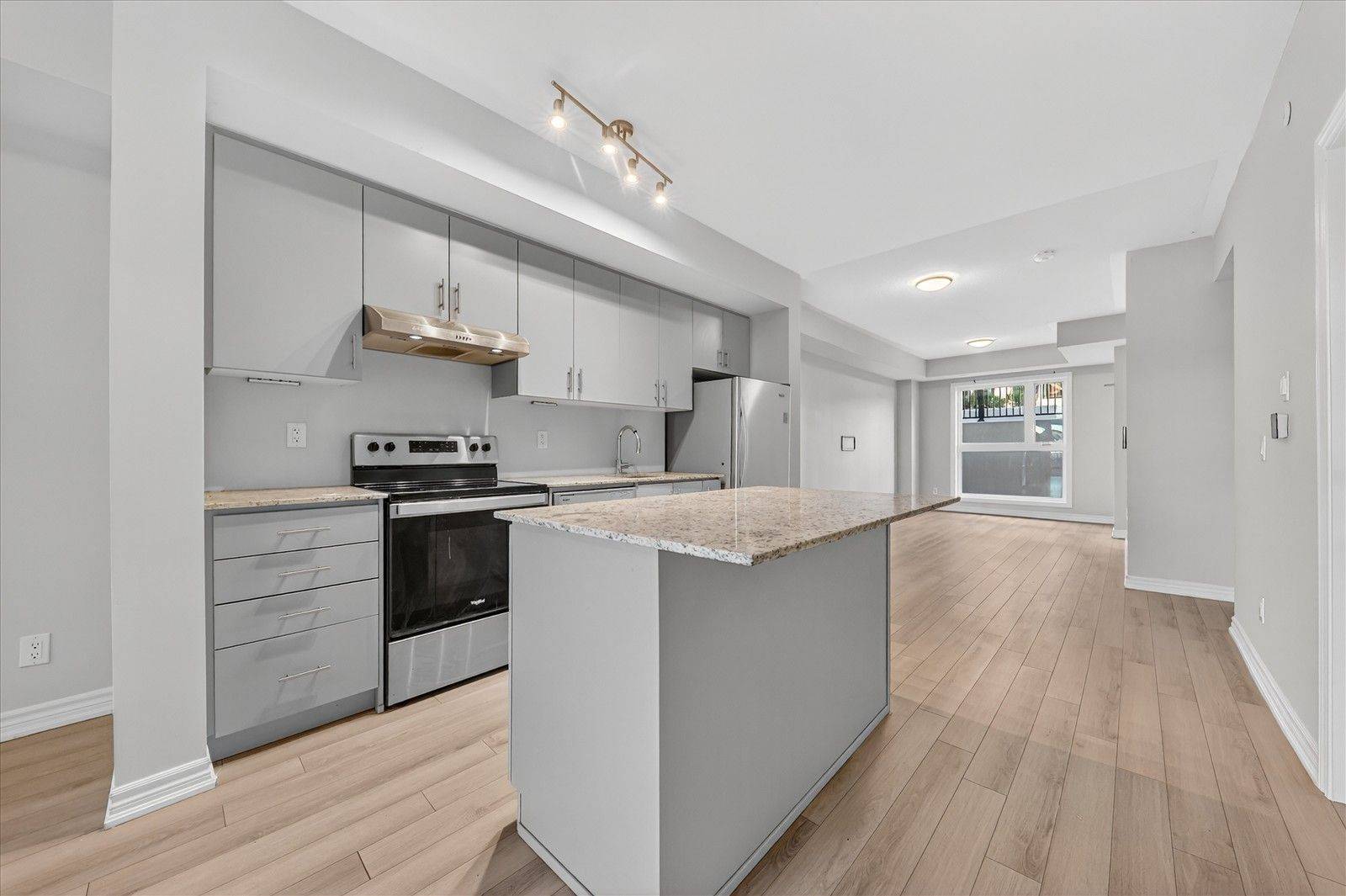 Oakville, ON L6H 7X5,349 Wheat Boom DR #124