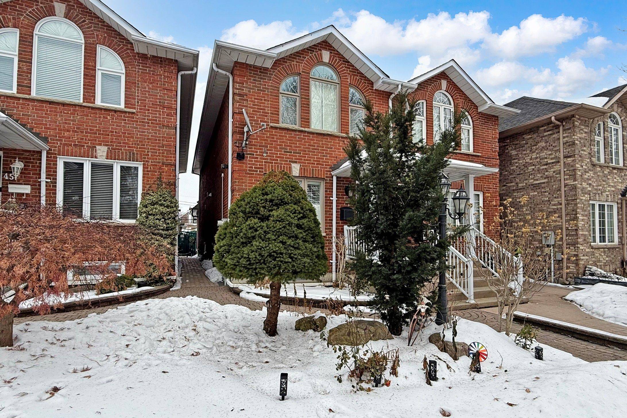 Toronto W03, ON M6E 5A6,43 Alessia CIR