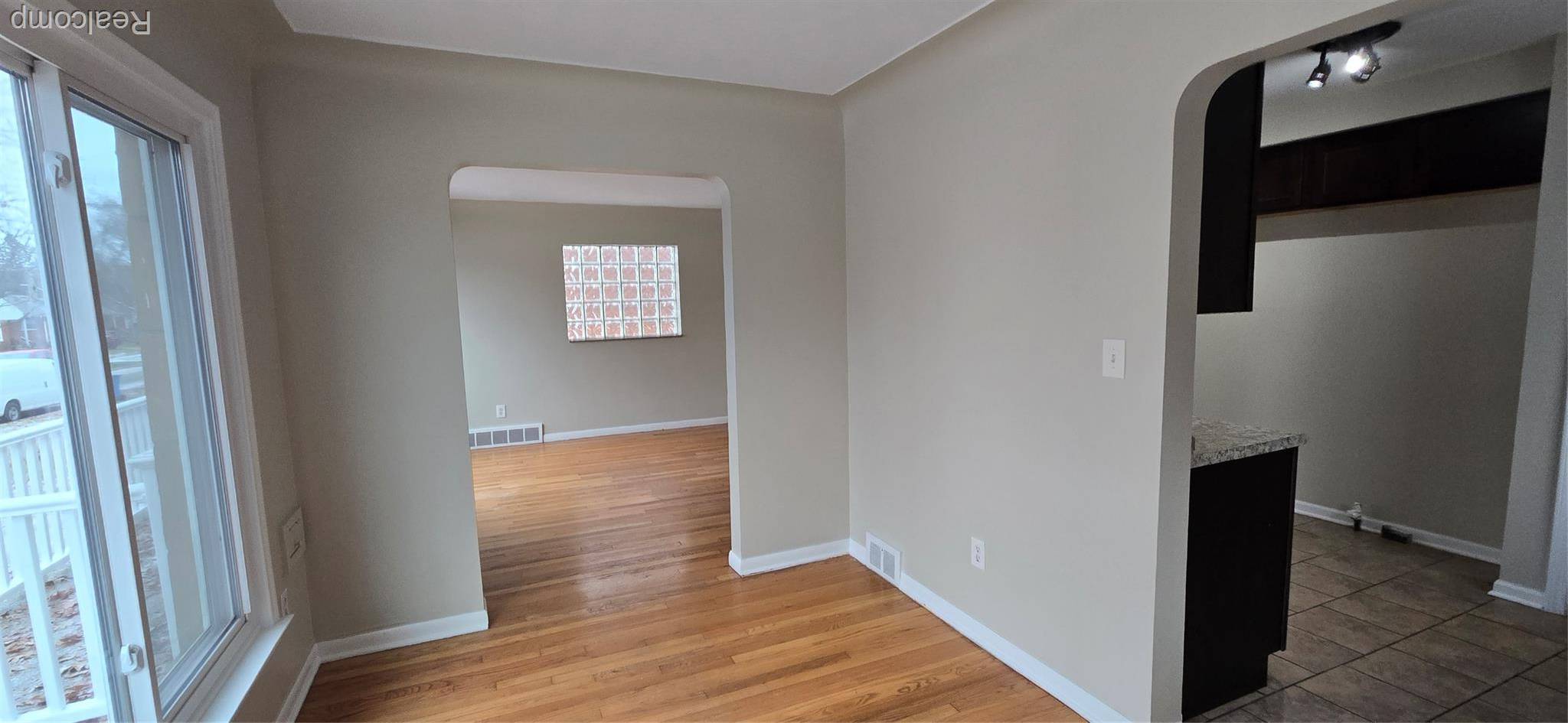 Dearborn Heights, MI 48127,8669 Grayfield ST