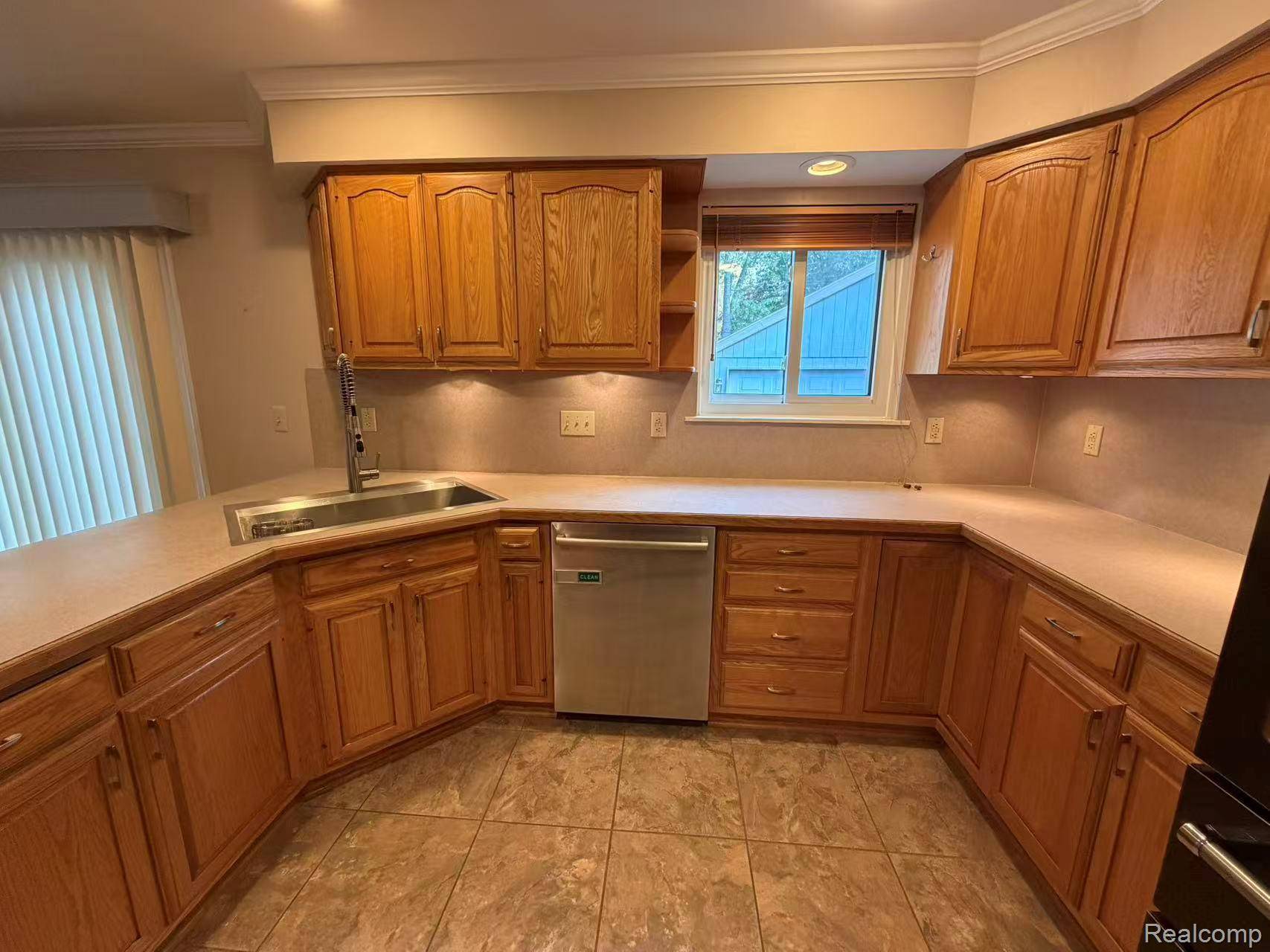 Royal Oak, MI 48073,3245 Parker