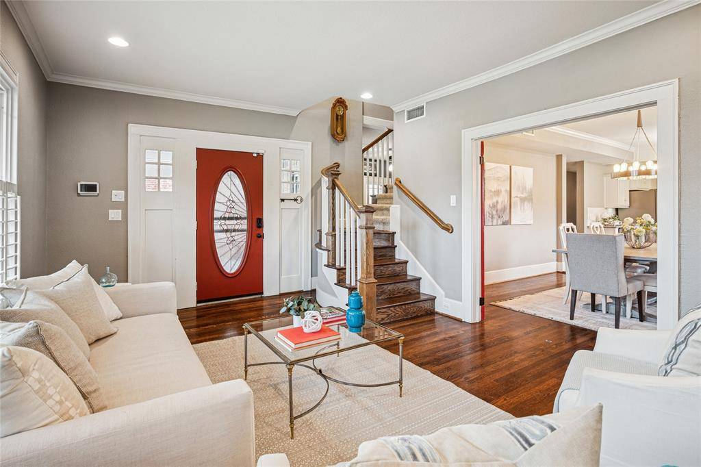 Dallas, TX 75214,6106 Lakeshore Drive